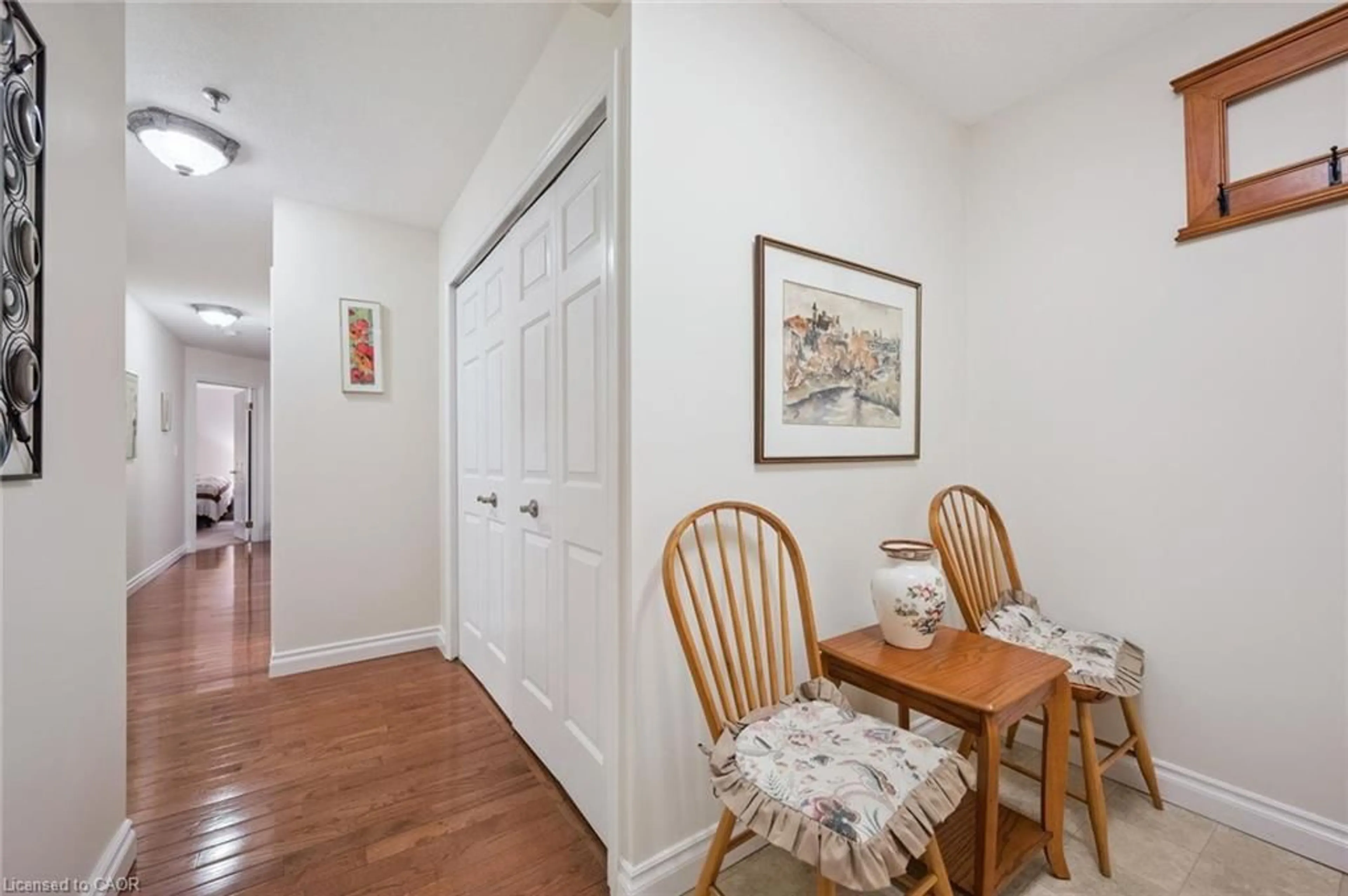 Indoor entryway for 1009 Queenston Rd #216, Cambridge Ontario N3H 3K7