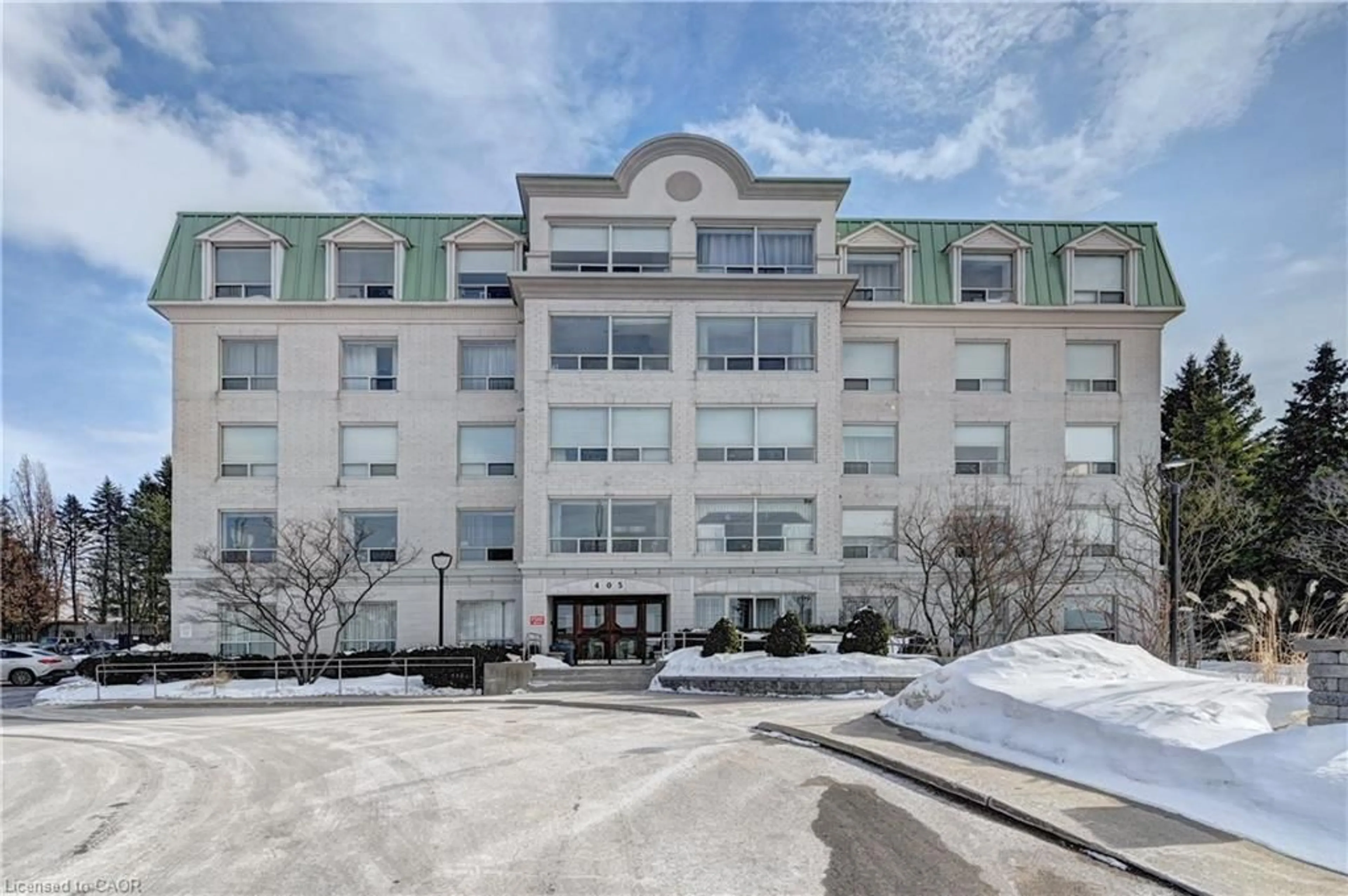 Indoor foyer for 405 Erb St #505, Waterloo Ontario N2L 1W7