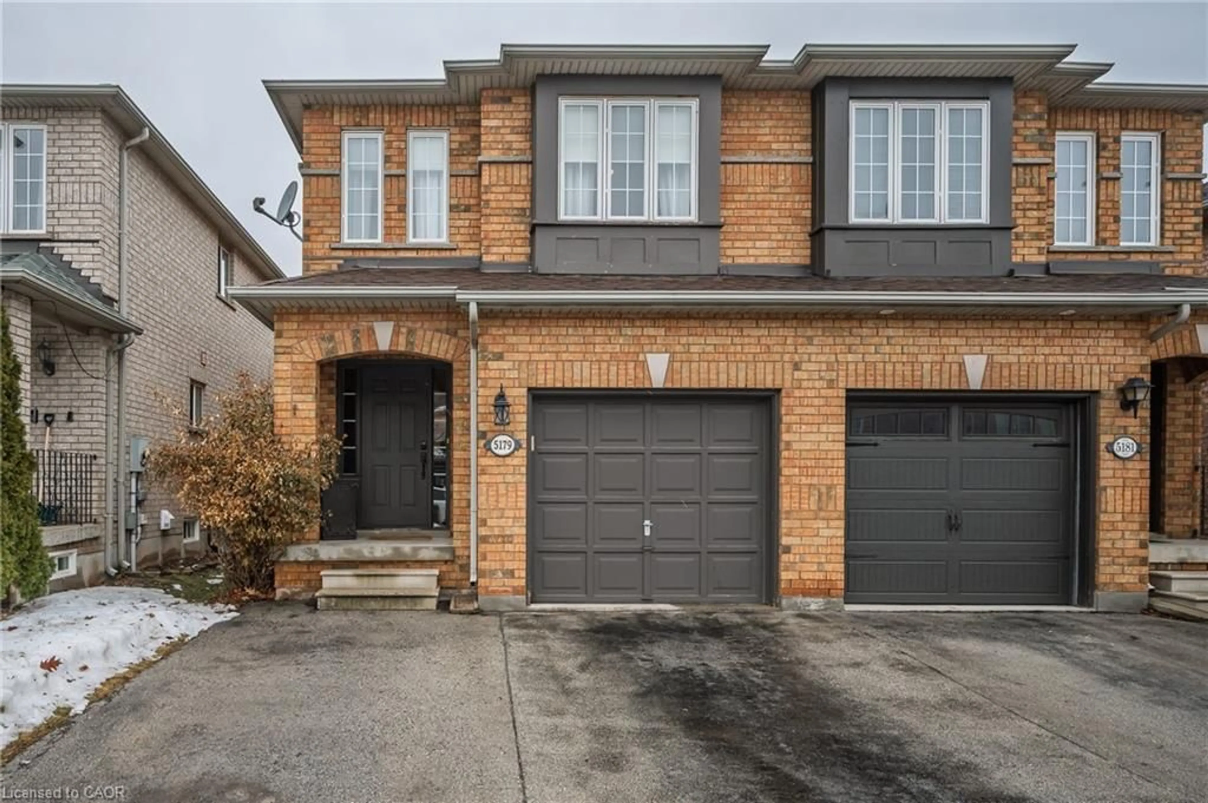 Home with brick exterior material, street for 5179 Des Jardines Dr, Burlington Ontario L7L 6P7