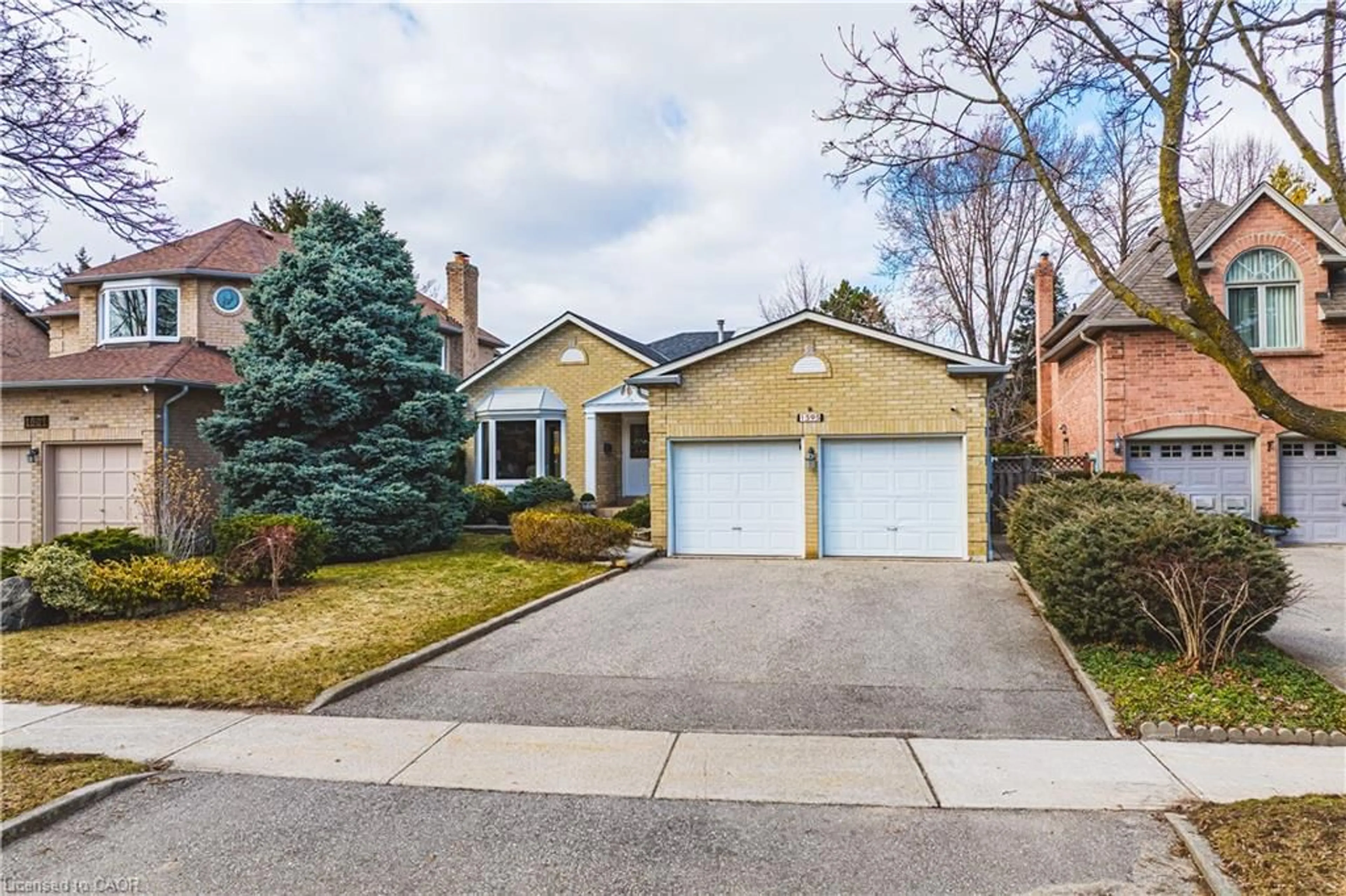 Home with brick exterior material, street for 1595 Flamborough Cir, Mississauga Ontario L5M 3M8