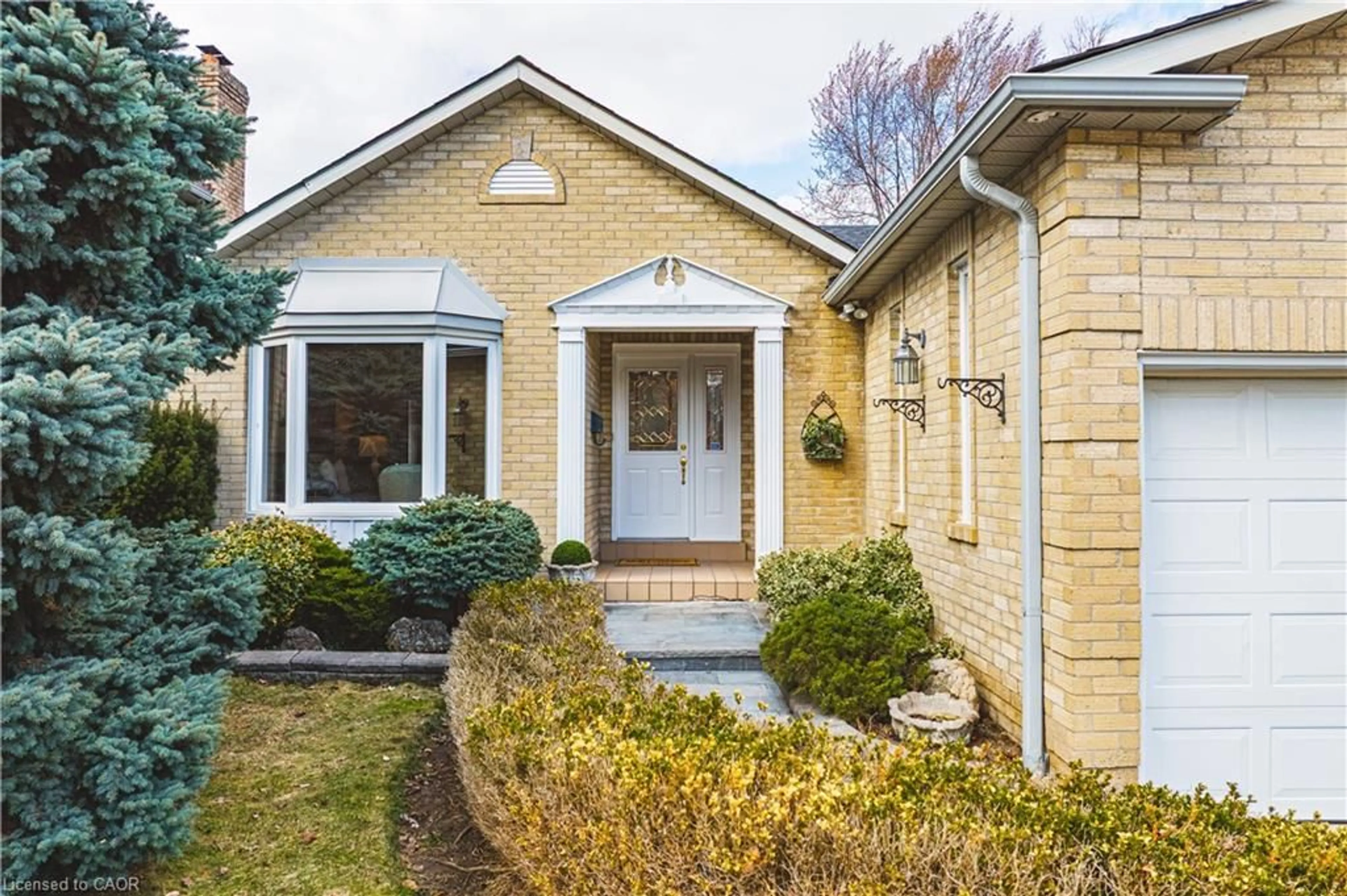 Home with brick exterior material, street for 1595 Flamborough Cir, Mississauga Ontario L5M 3M8