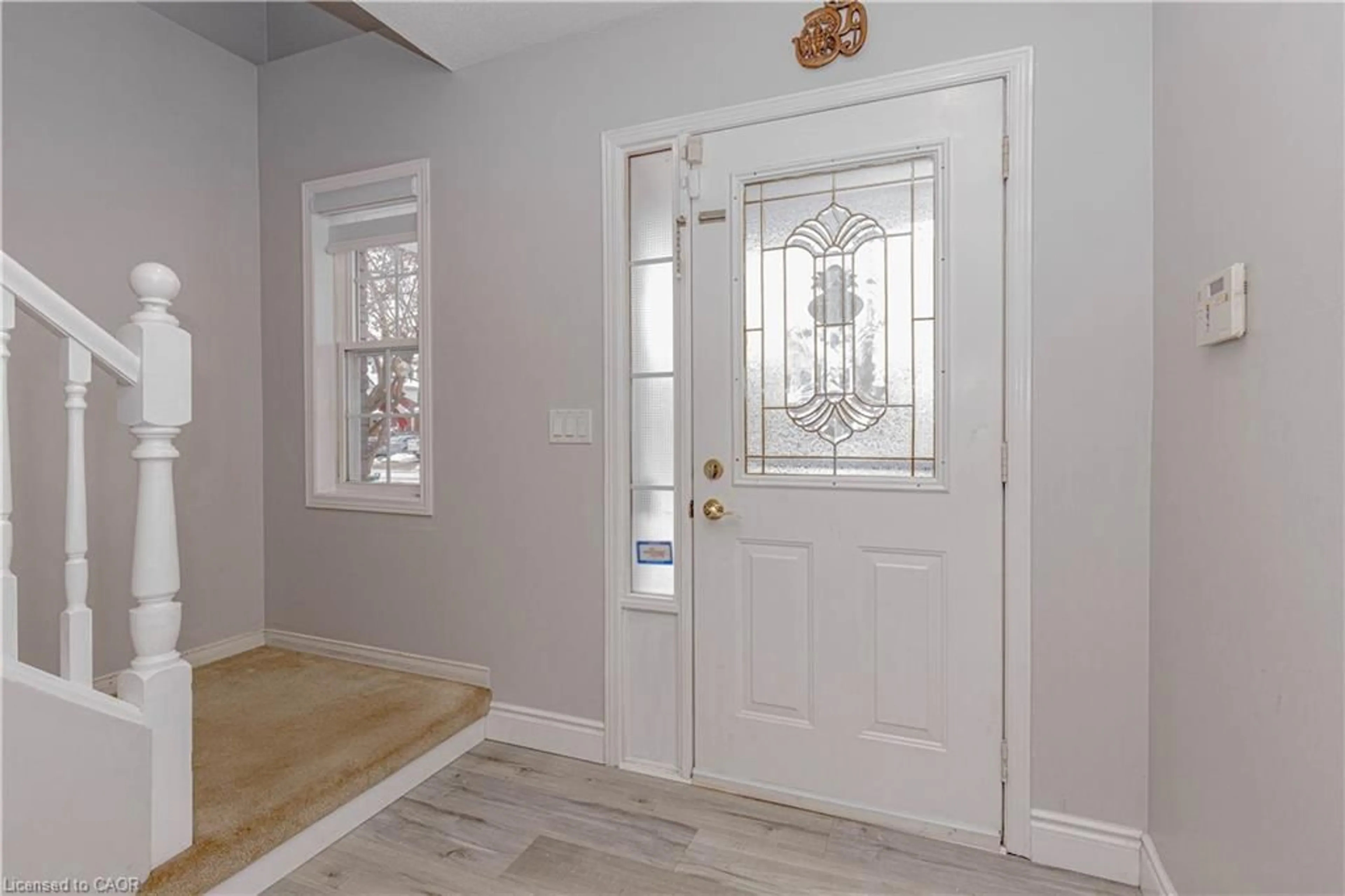 Indoor entryway for 128 Karalee Cres, Cambridge Ontario N3C 4H4