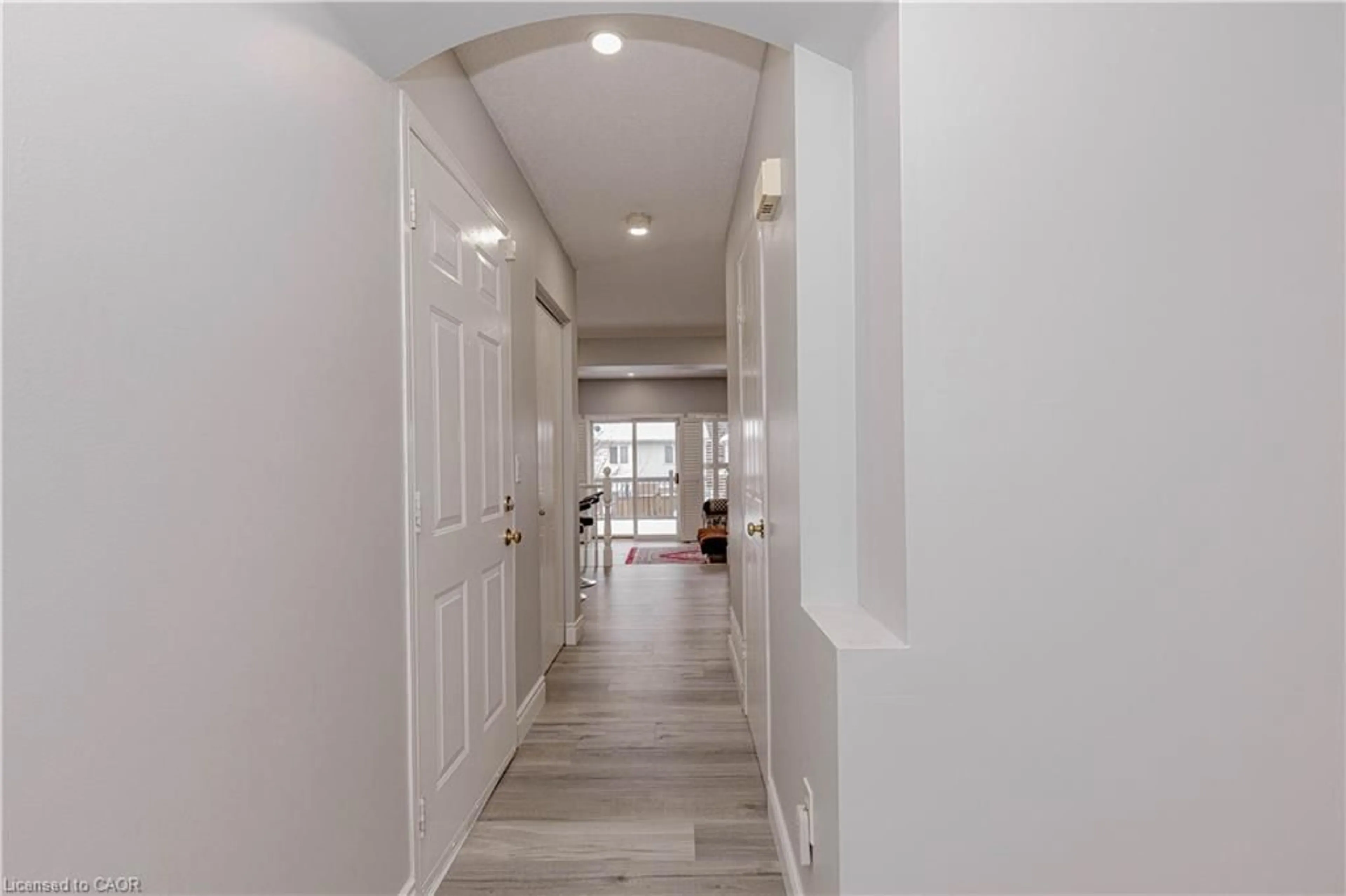 Indoor entryway for 128 Karalee Cres, Cambridge Ontario N3C 4H4