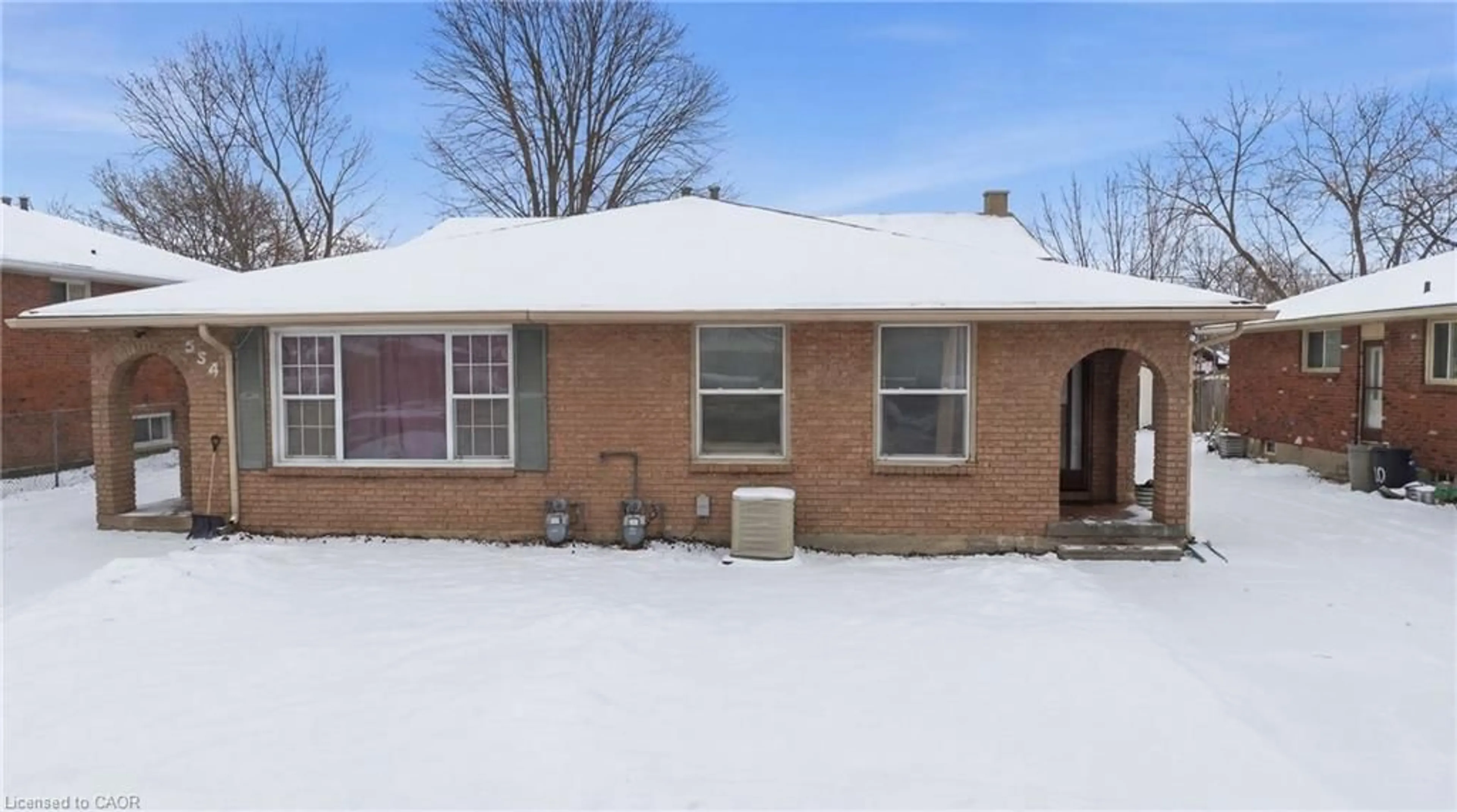 Home with brick exterior material, street for 552 First Ave, Welland Ontario L3C 1Z3