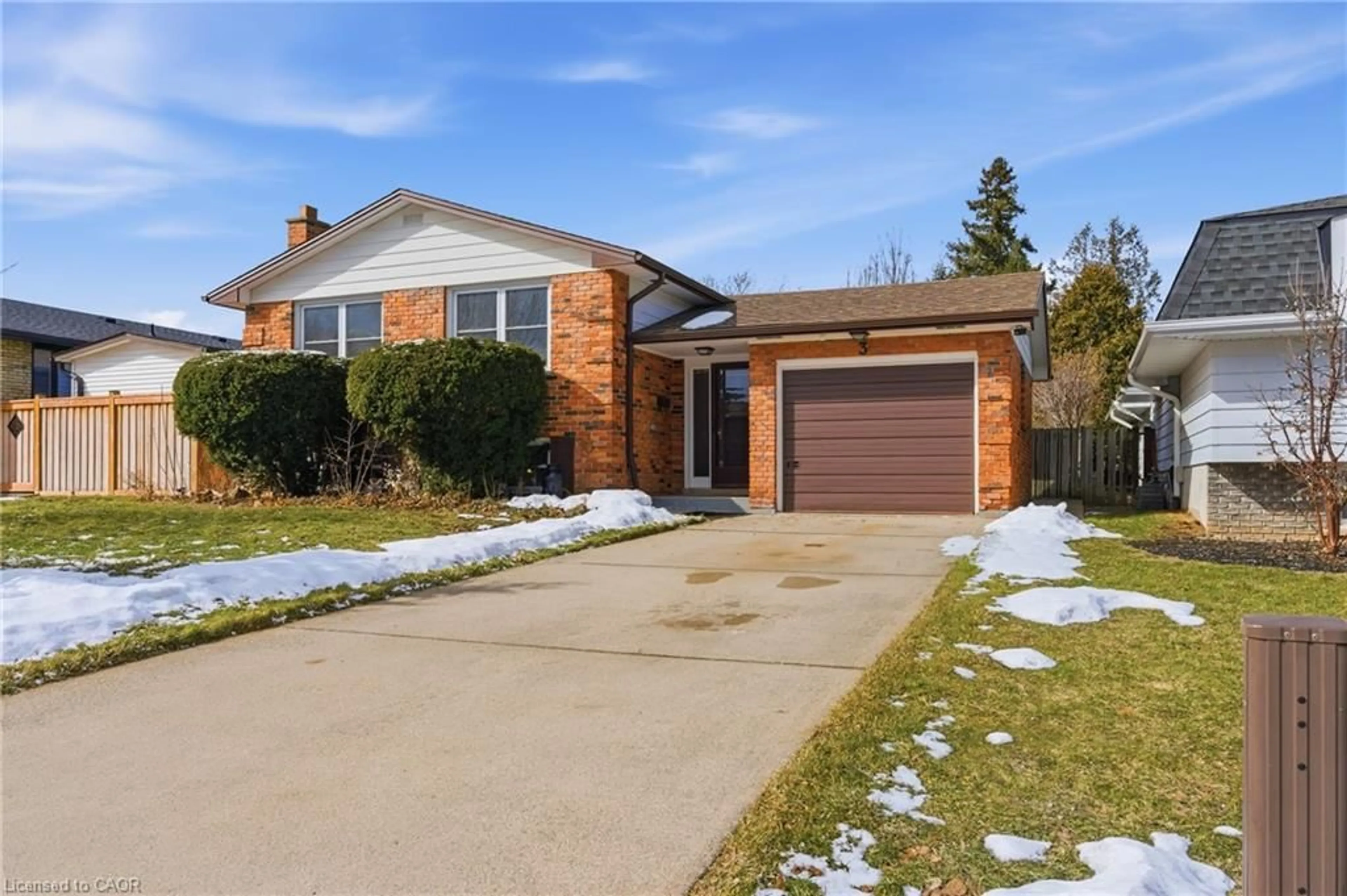 Home with brick exterior material, street for 3 Vanderwood Crt, Stoney Creek Ontario L8G 2Y5