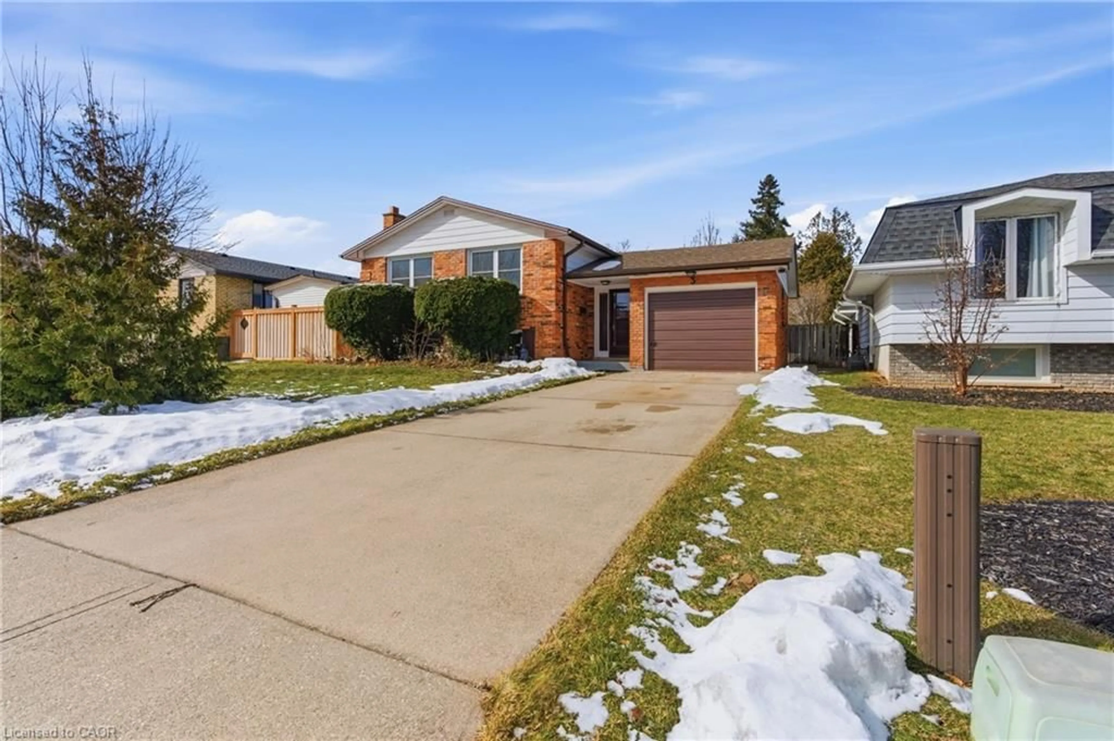 Home with brick exterior material, street for 3 Vanderwood Crt, Stoney Creek Ontario L8G 2Y5