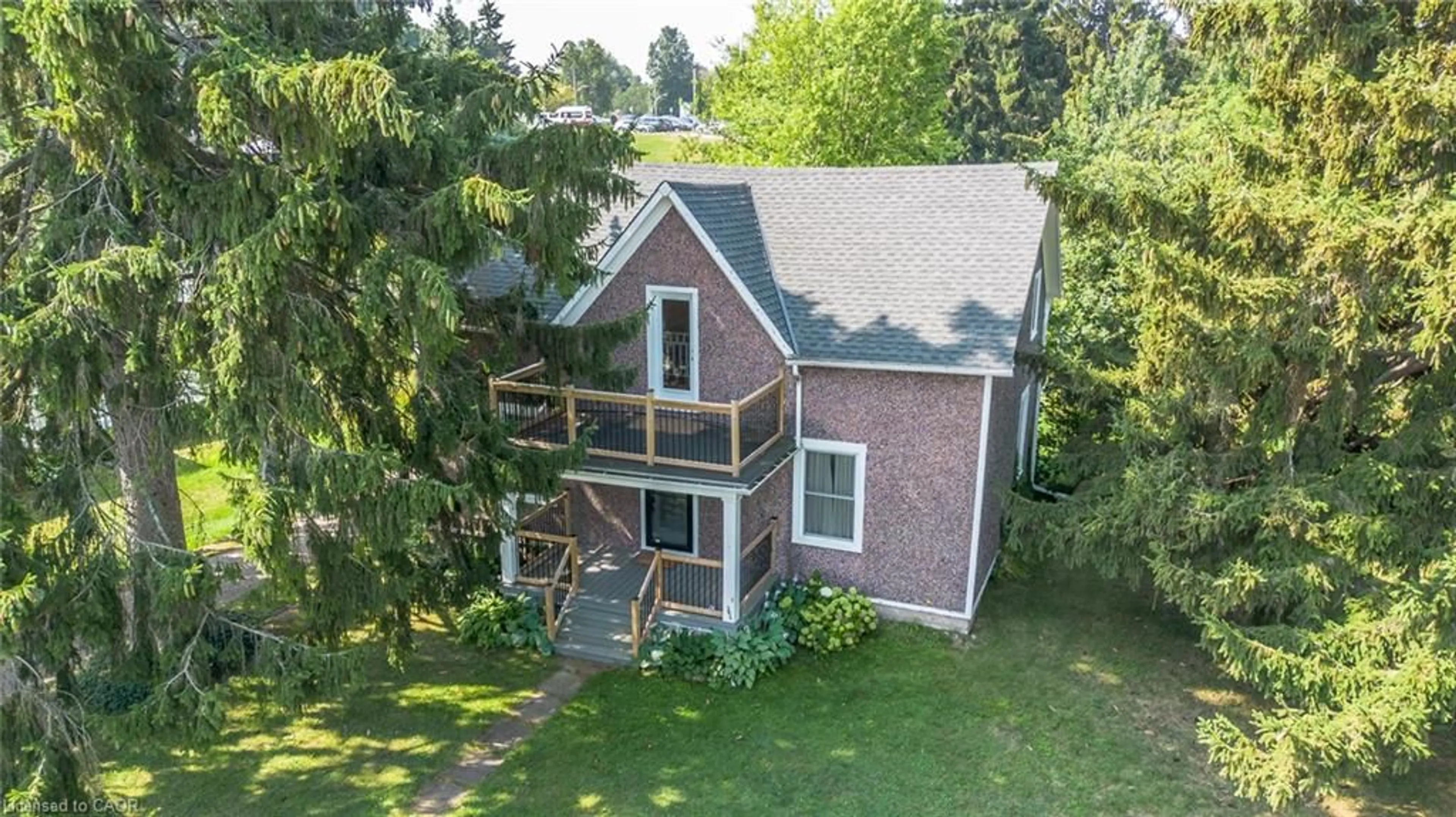 A pic from outside/outdoor area/front of a property/back of a property/a pic from drone, building for 346 Wellington St, Ingersoll Ontario N5C 1T4
