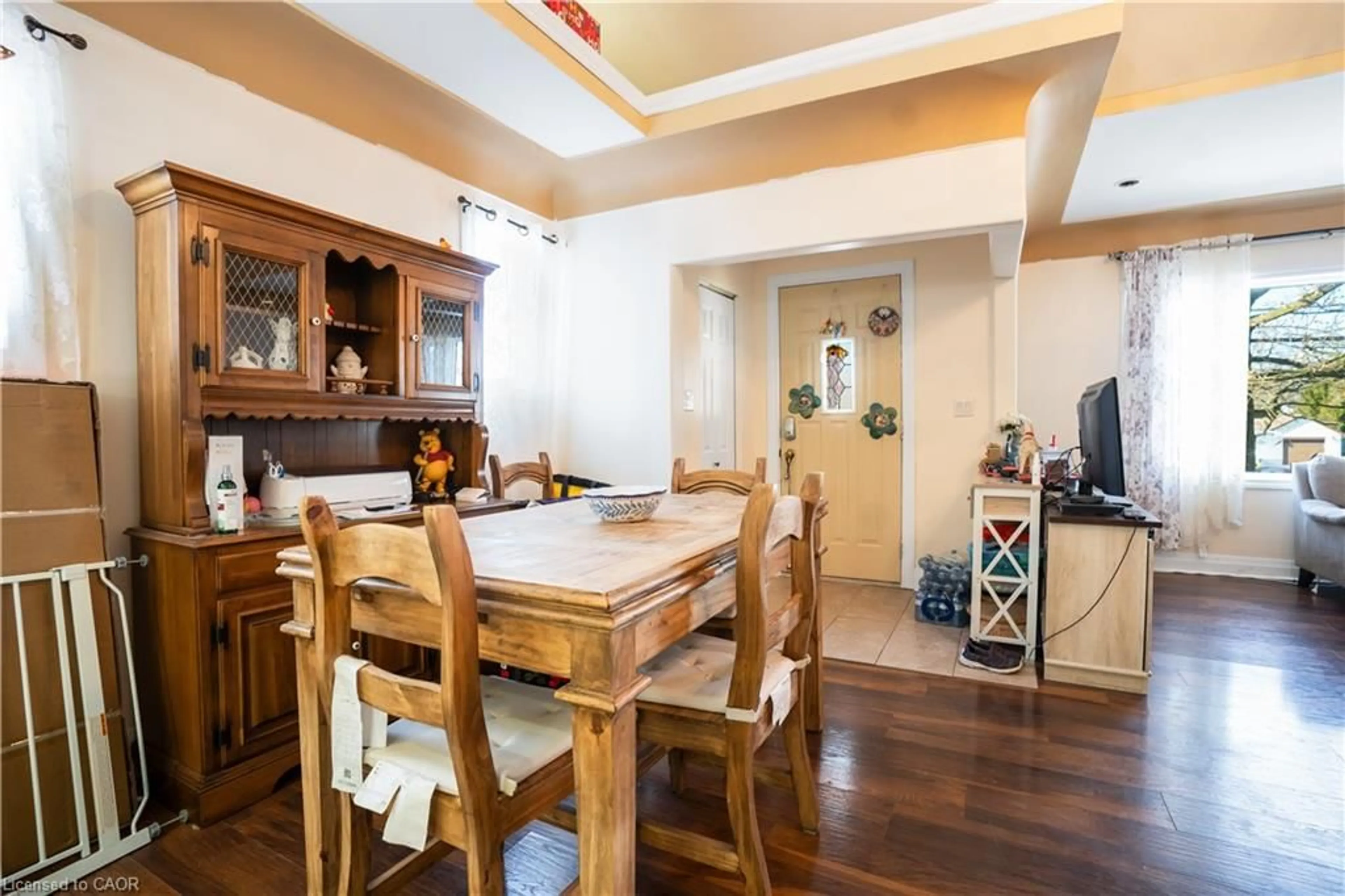 Dining room, wood/laminate floor for 12 Walpole Dr, Jarvis Ontario N0A 1J0