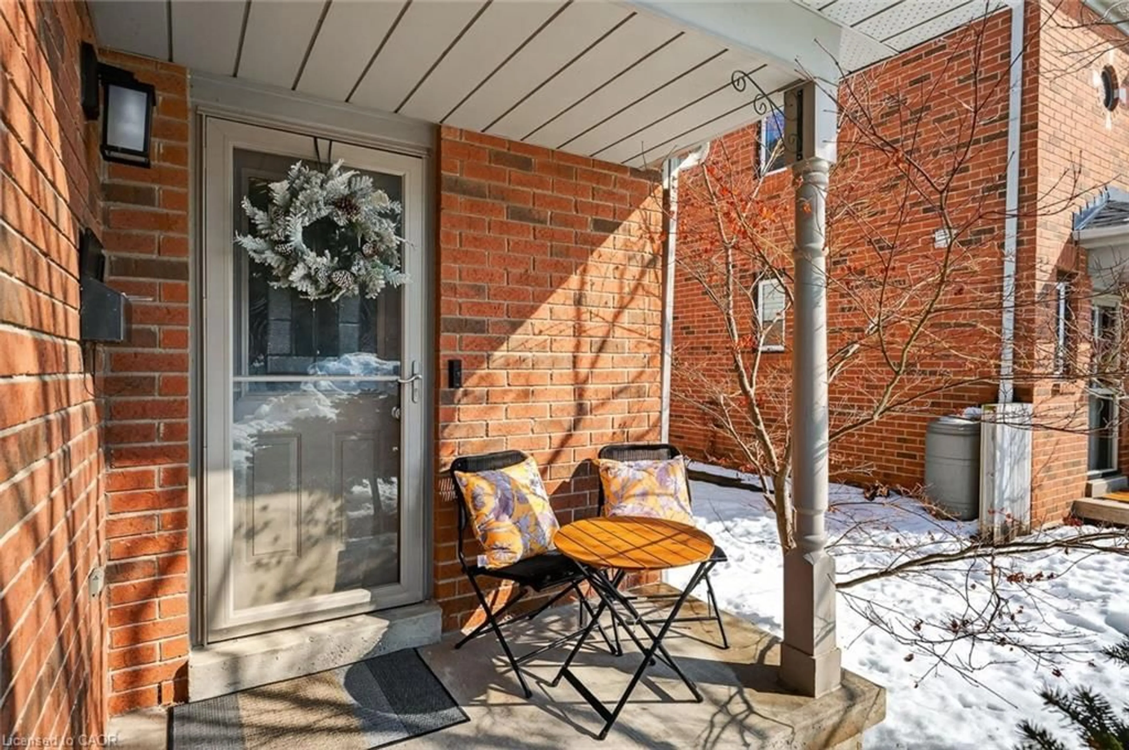 Patio, street for 2920 Headon Forest Dr, Burlington Ontario L7M 4H1