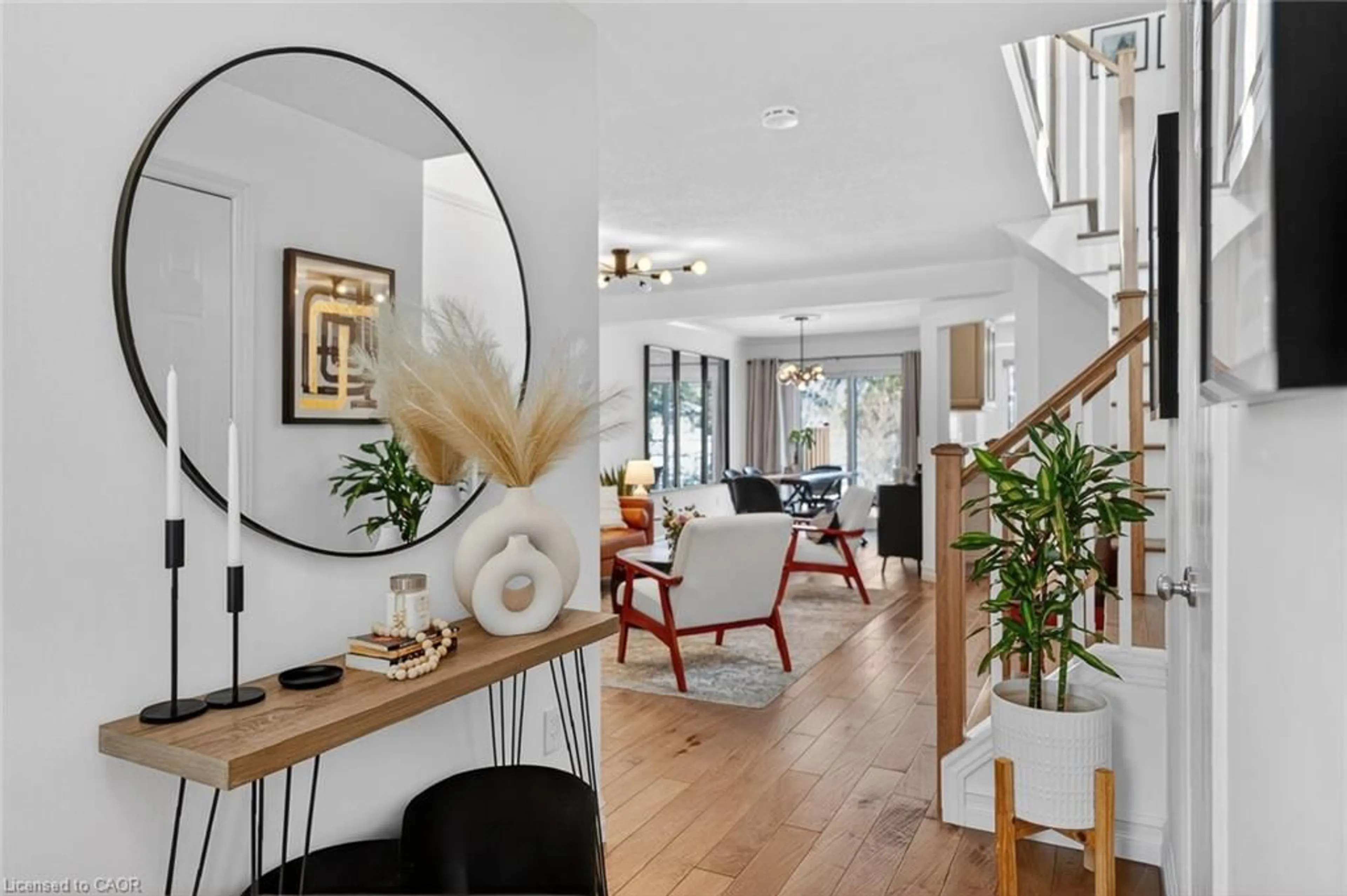 Indoor entryway for 2920 Headon Forest Dr, Burlington Ontario L7M 4H1