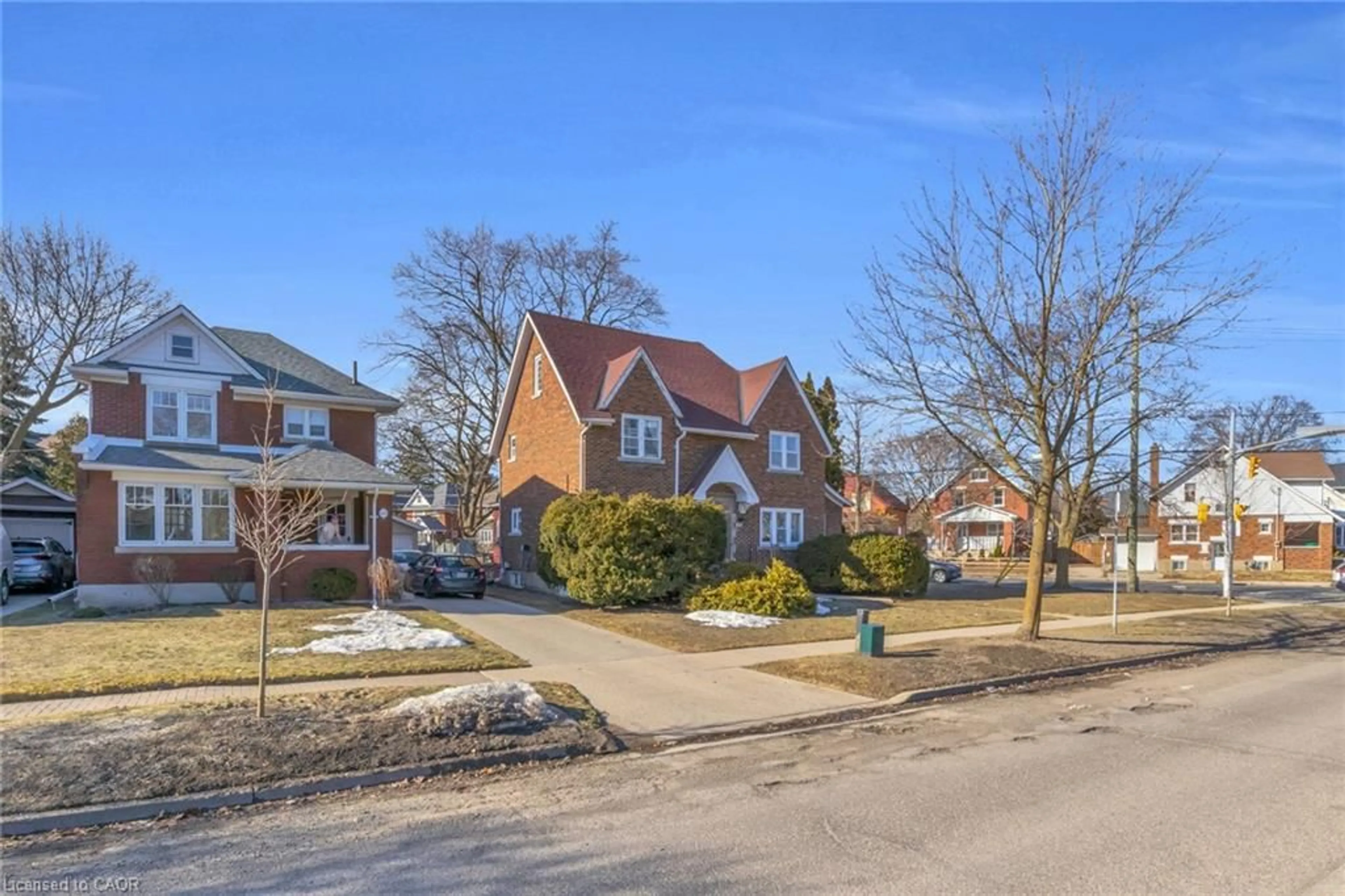 Home with brick exterior material, street for 808 Queens Blvd, Kitchener Ontario N2M 1A7