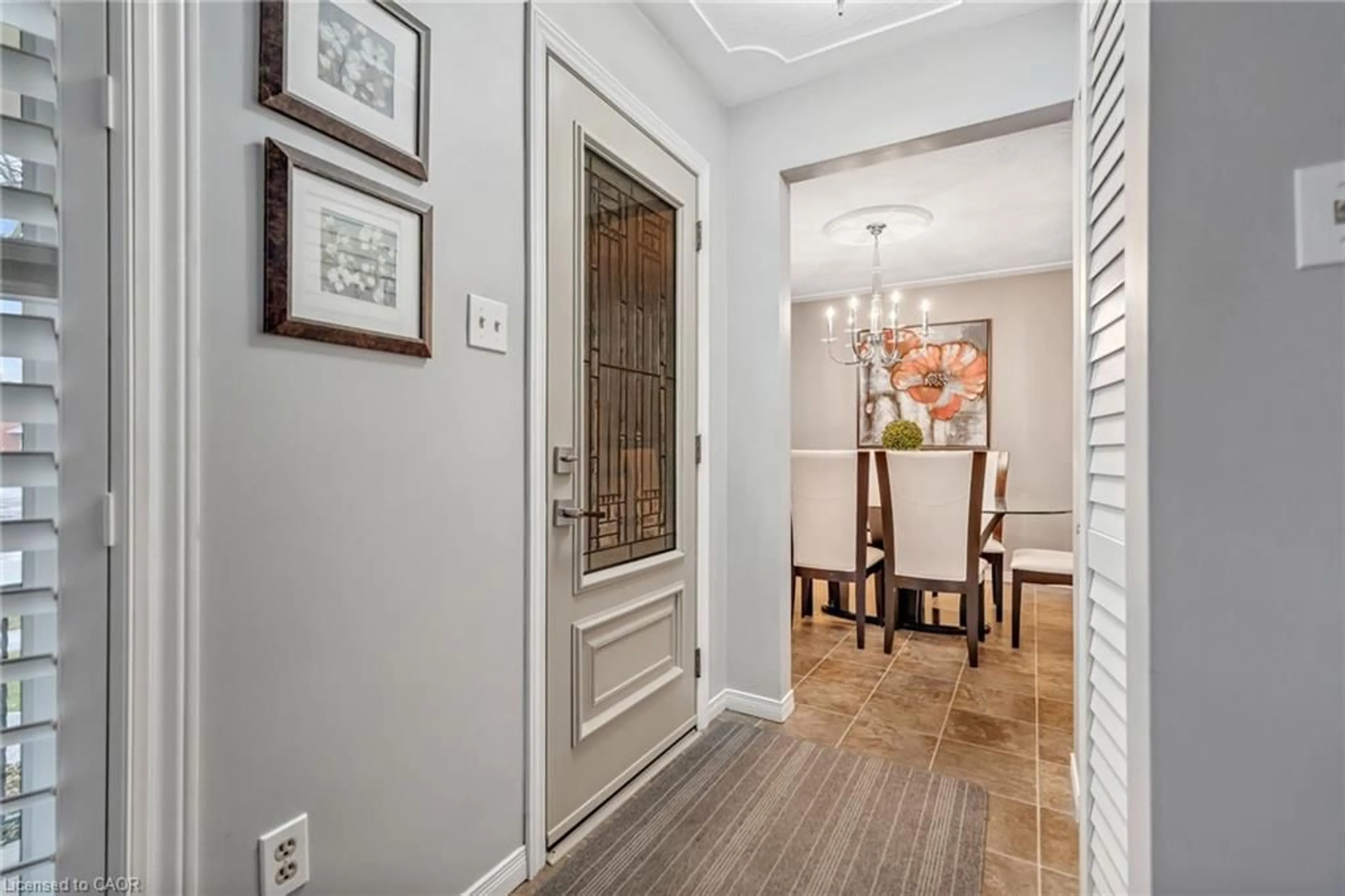 Indoor entryway for 8 Ivanhoe Rd, Brantford Ontario N3R 5T8