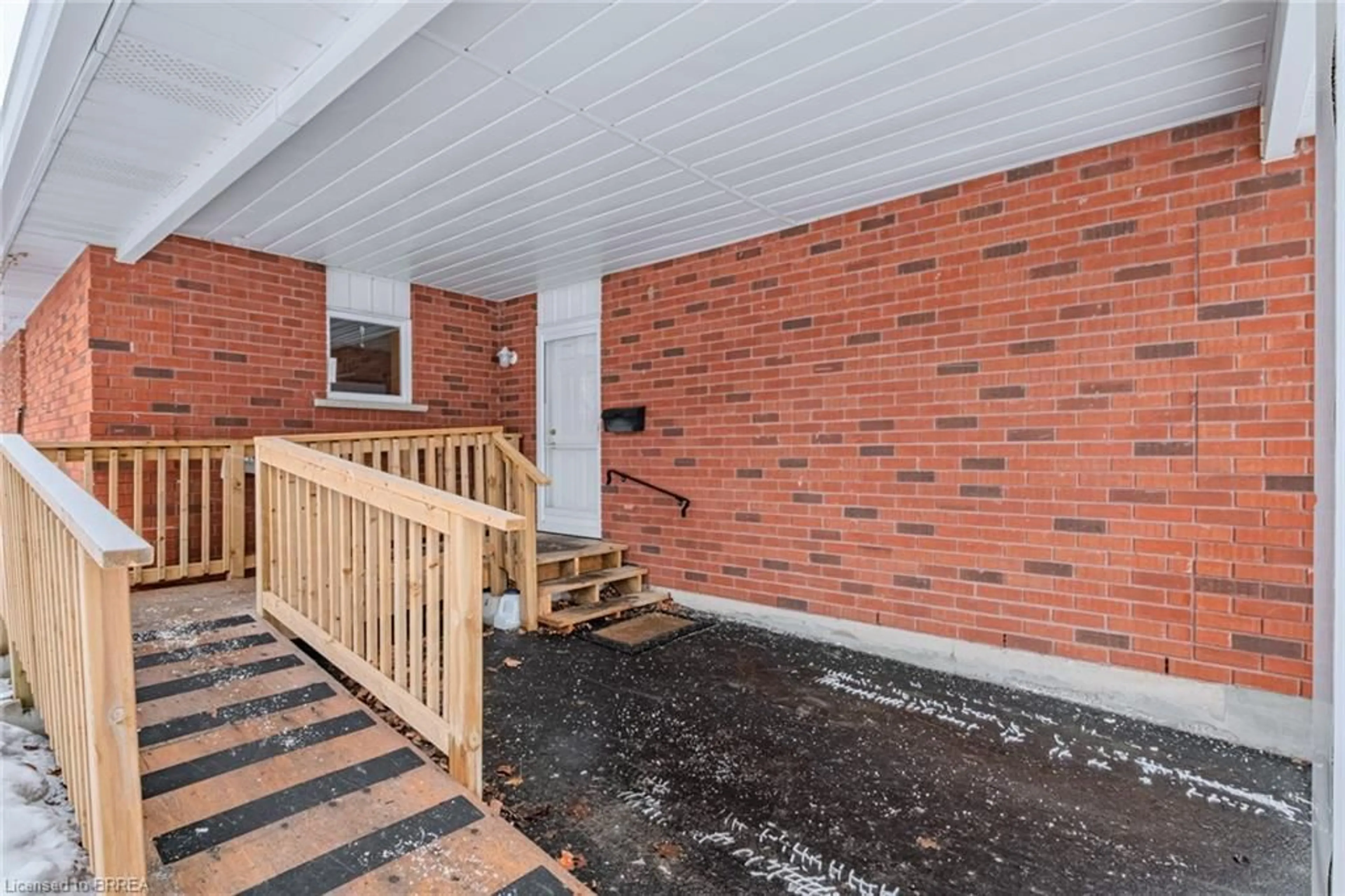 Unknown for 229 Lynden Rd #14, Brantford Ontario N3R 9A7