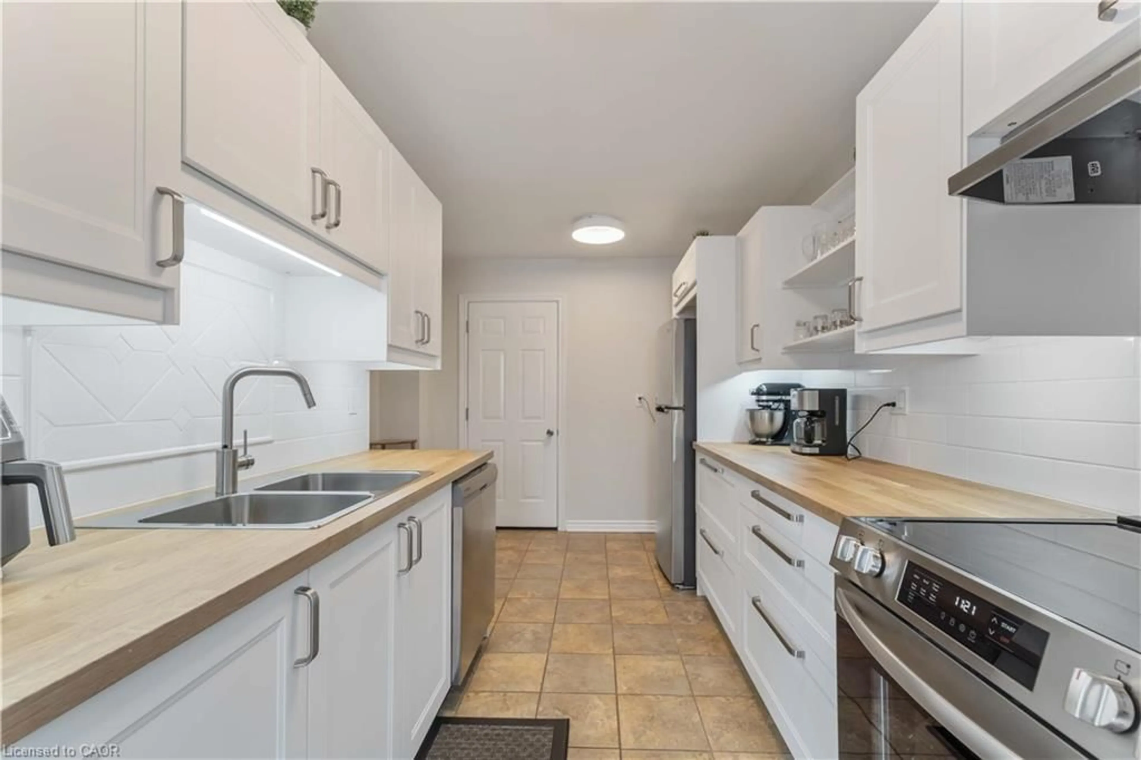 Standard kitchen, unknown for 300 Rexford Dr #22, Hamilton Ontario L8W 1P5