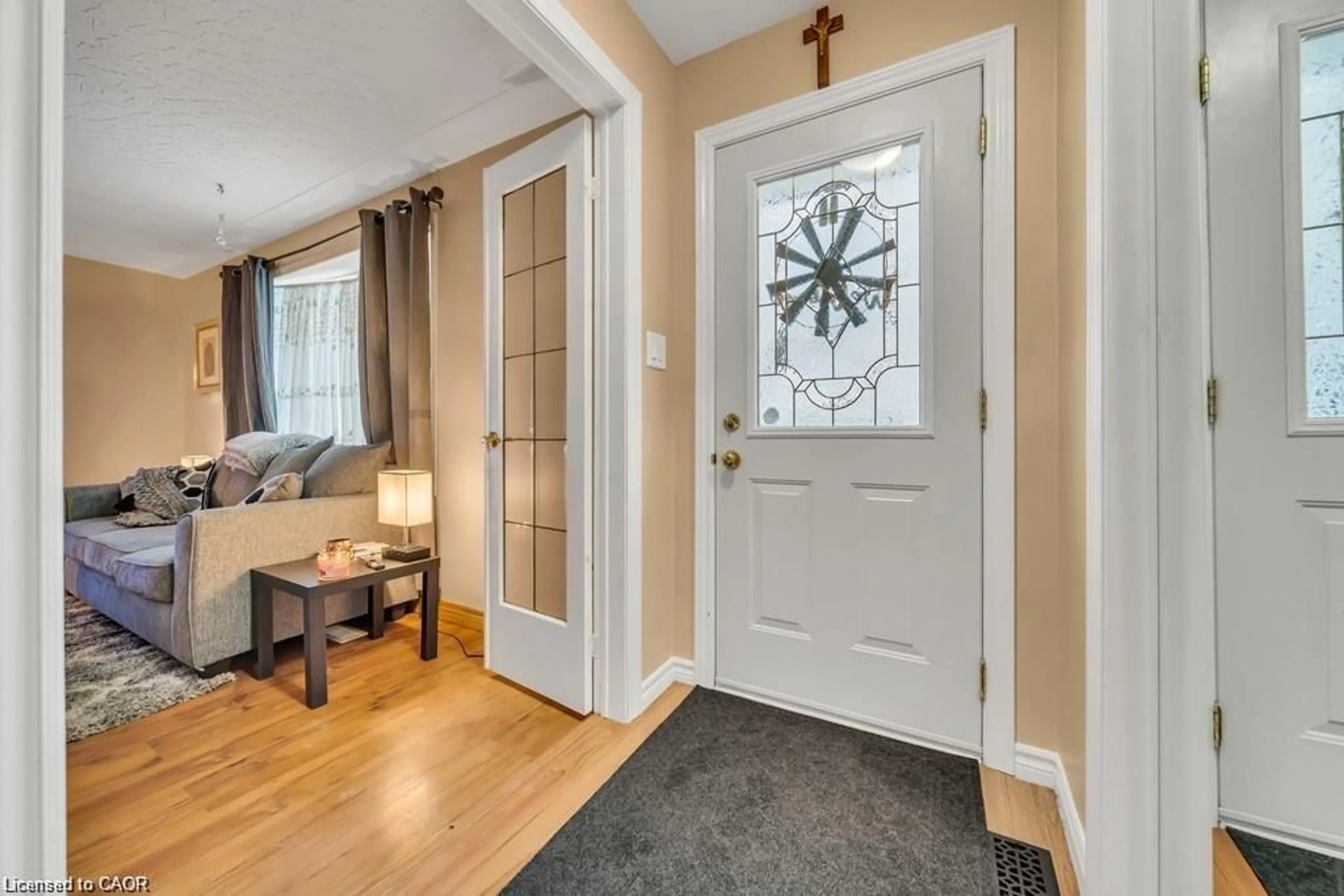 Indoor entryway for 15 Anderson Dr, Cambridge Ontario N1R 6E6