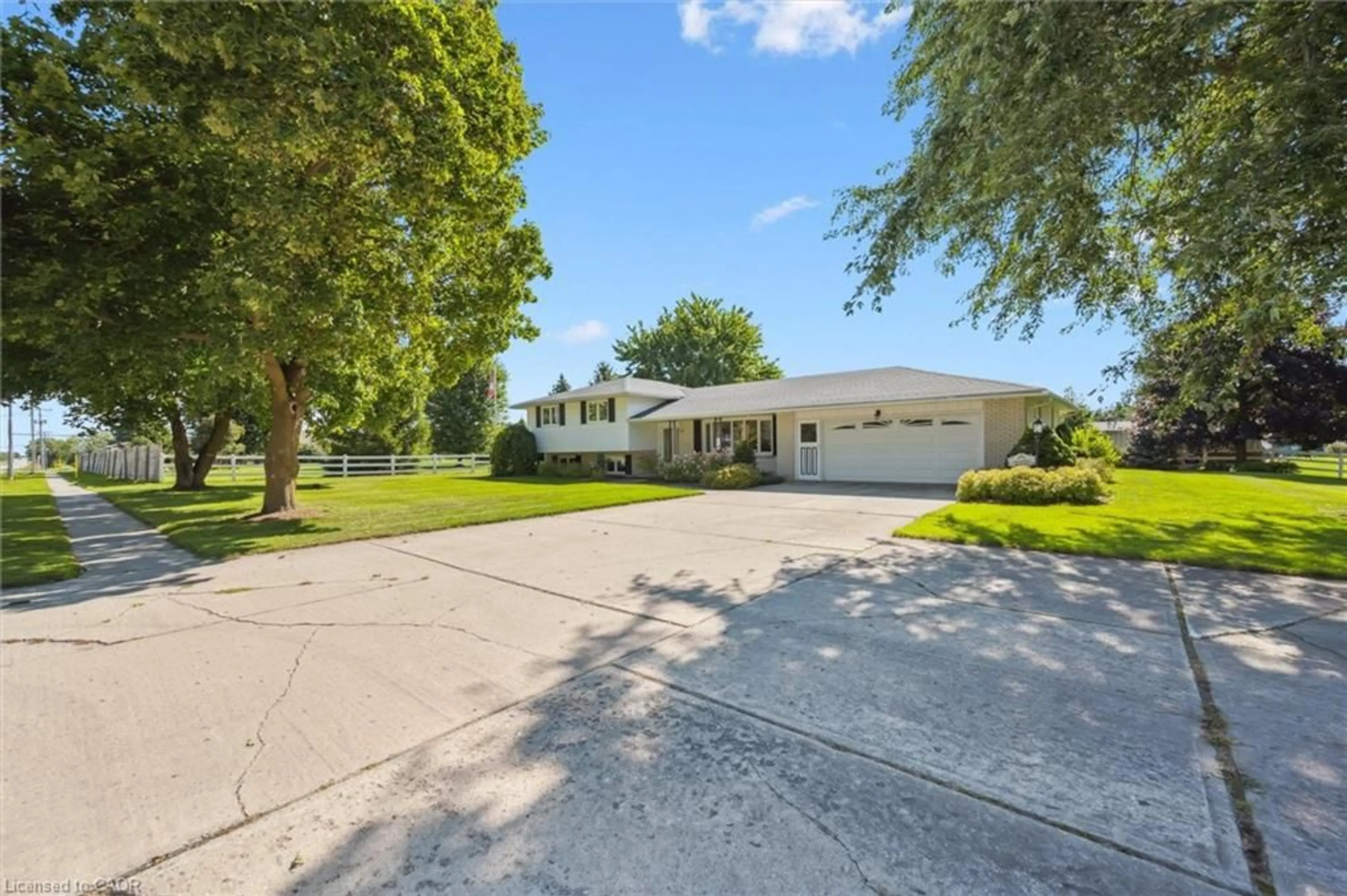 A pic from outside/outdoor area/front of a property/back of a property/a pic from drone, street for 27 Peel St E, Alma Ontario N0B 1A0