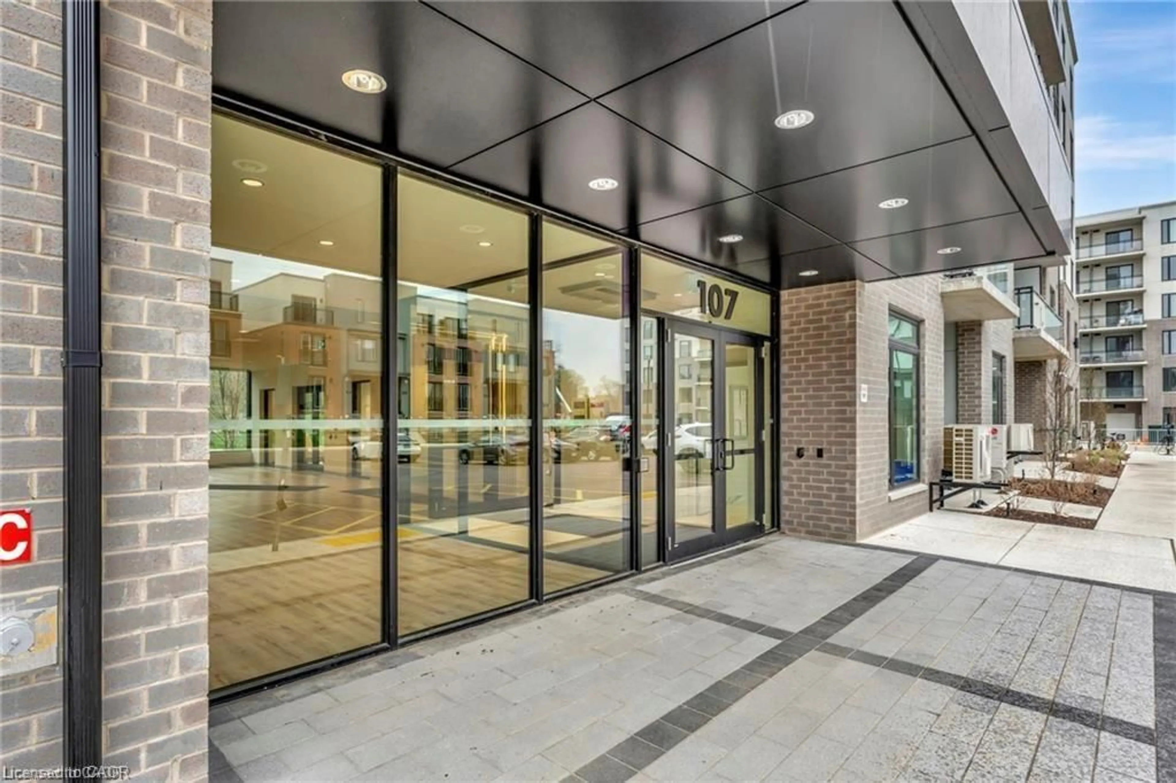 Indoor foyer for 107 Roger St #516, Waterloo Ontario N2J 0G3