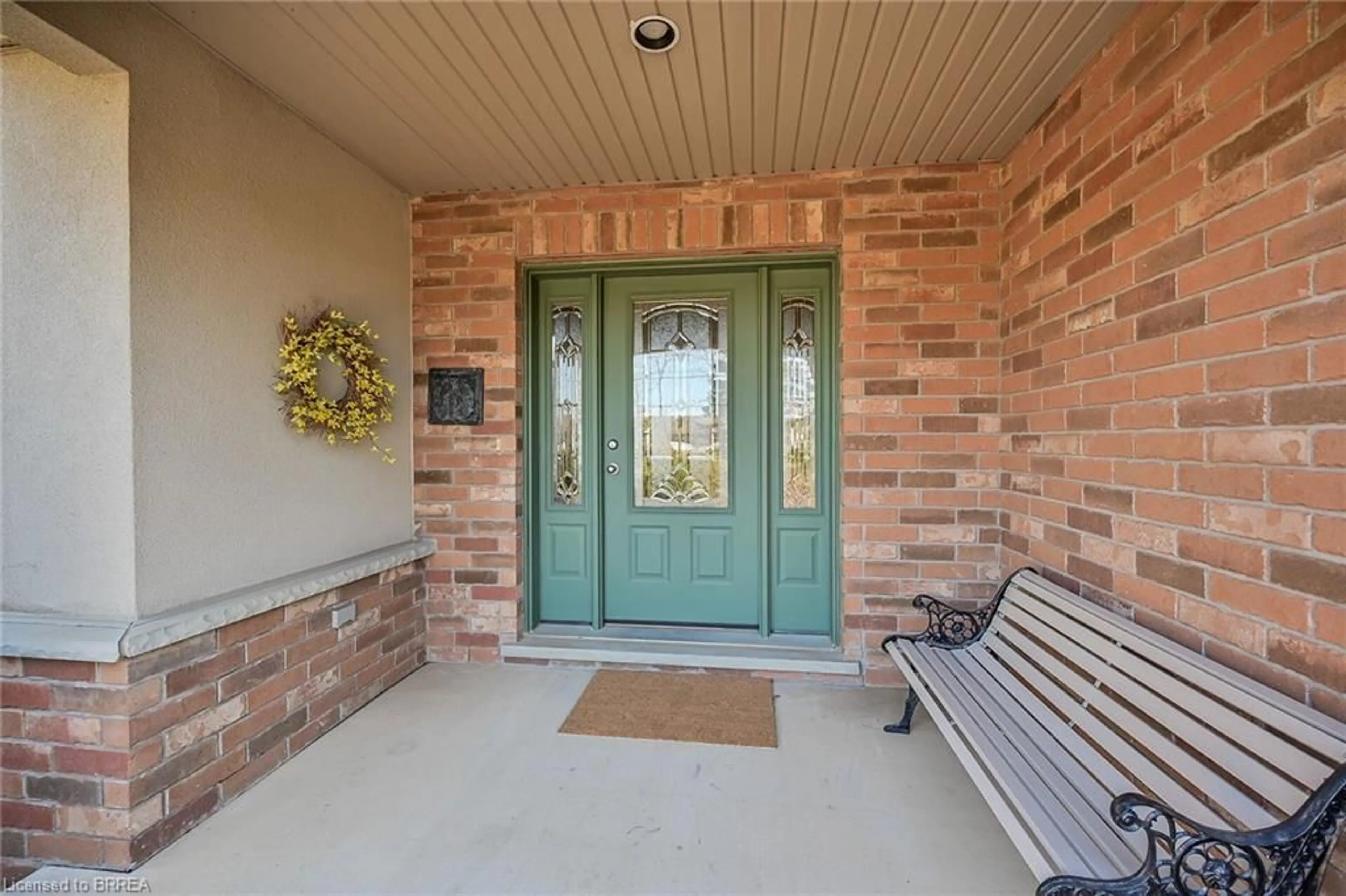 Indoor entryway for 96 Pleasant Ridge Rd, Brantford Ontario N3R 0B8