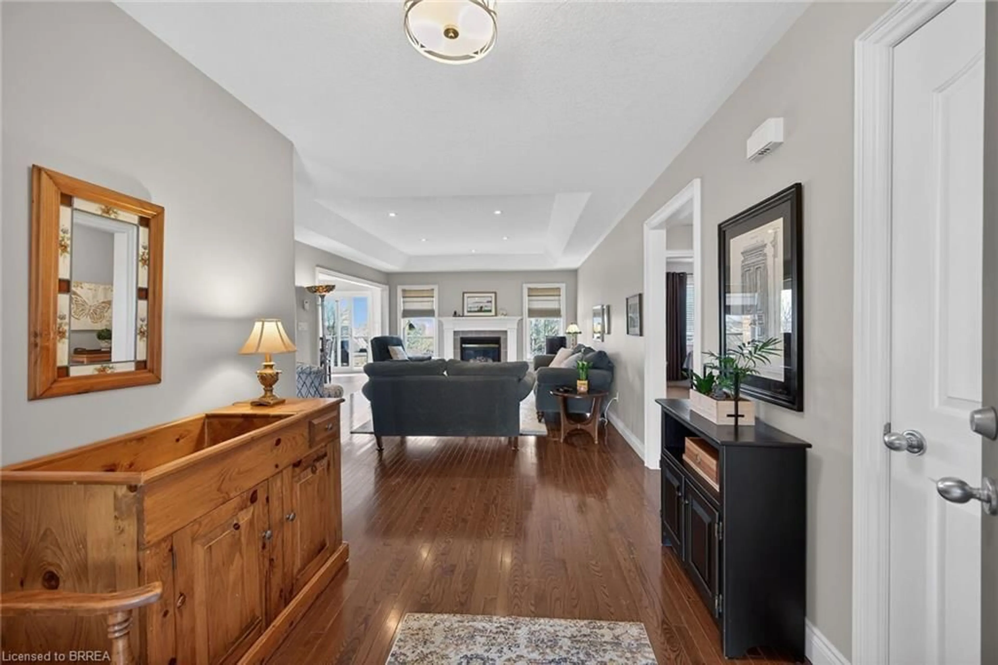 Indoor foyer for 96 Pleasant Ridge Rd, Brantford Ontario N3R 0B8