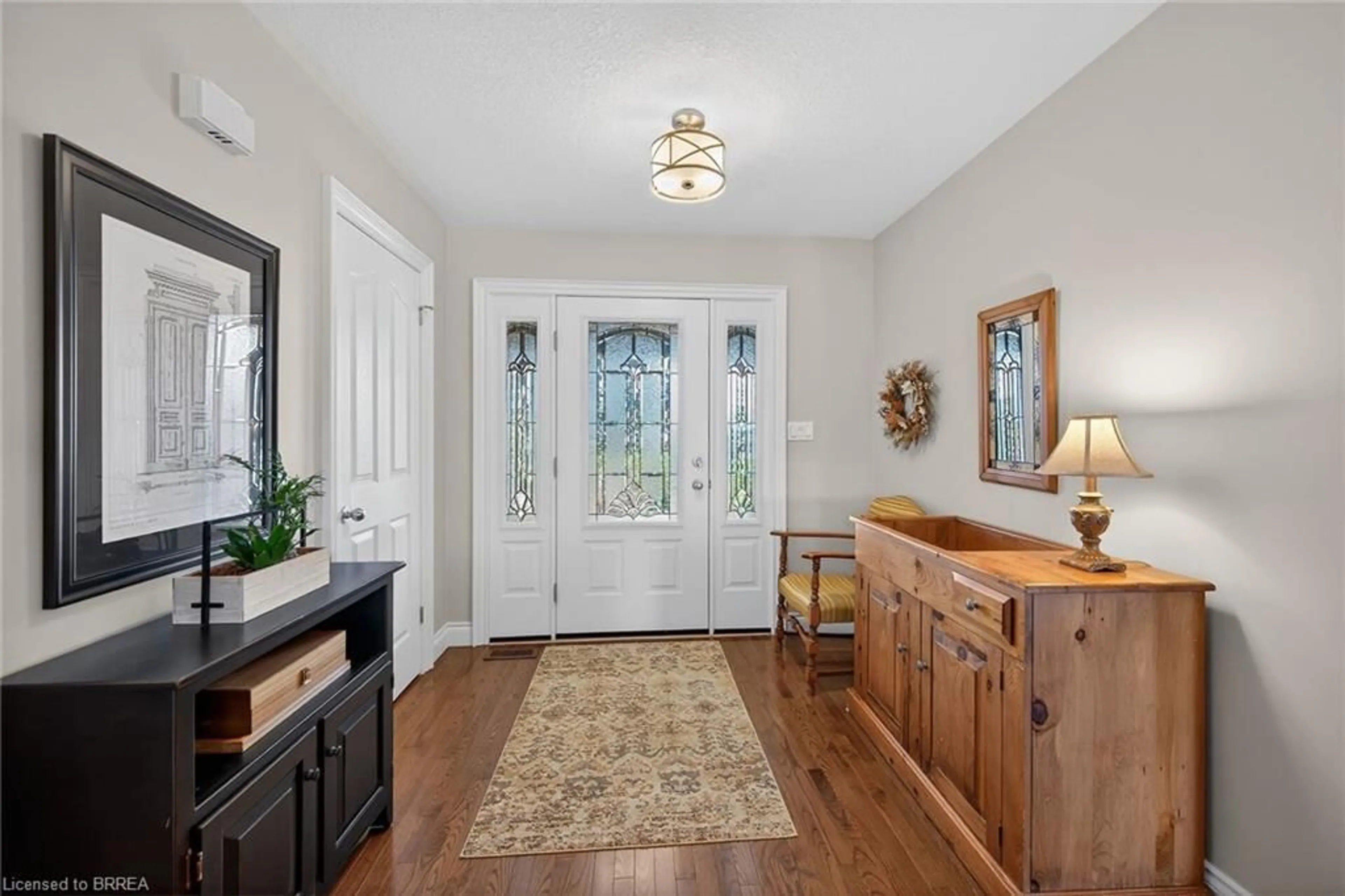 Indoor entryway for 96 Pleasant Ridge Rd, Brantford Ontario N3R 0B8