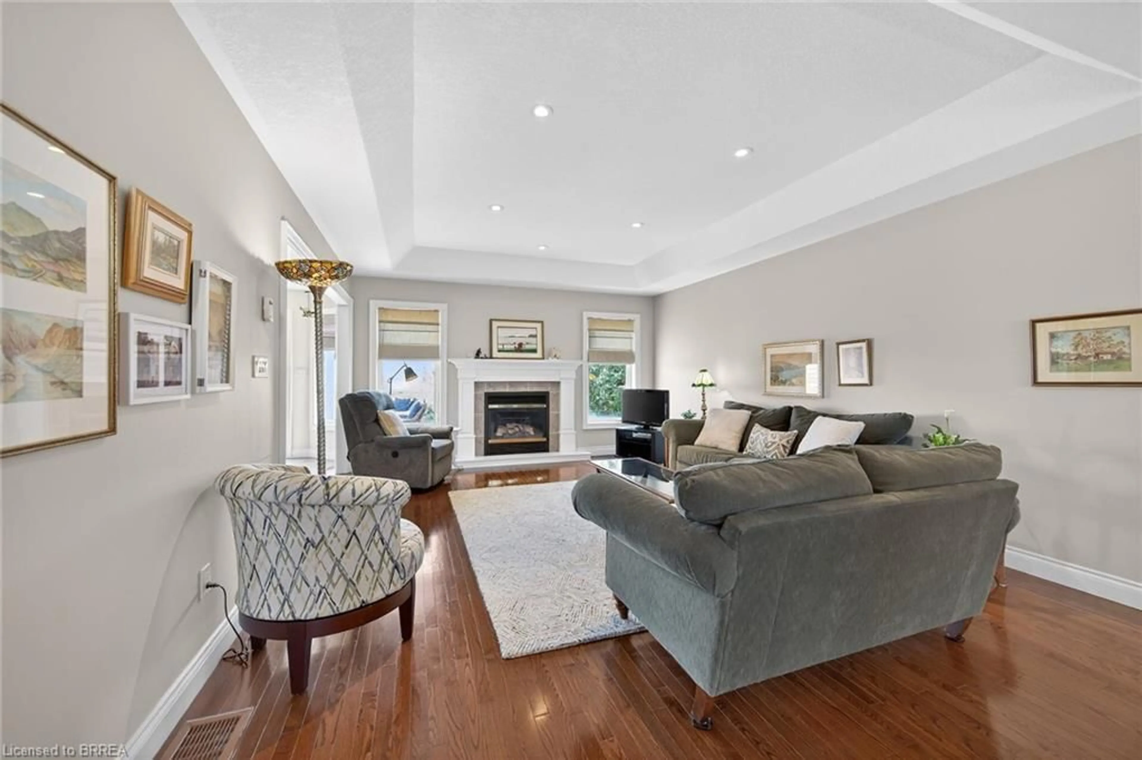 Living room with furniture, unknown for 96 Pleasant Ridge Rd, Brantford Ontario N3R 0B8