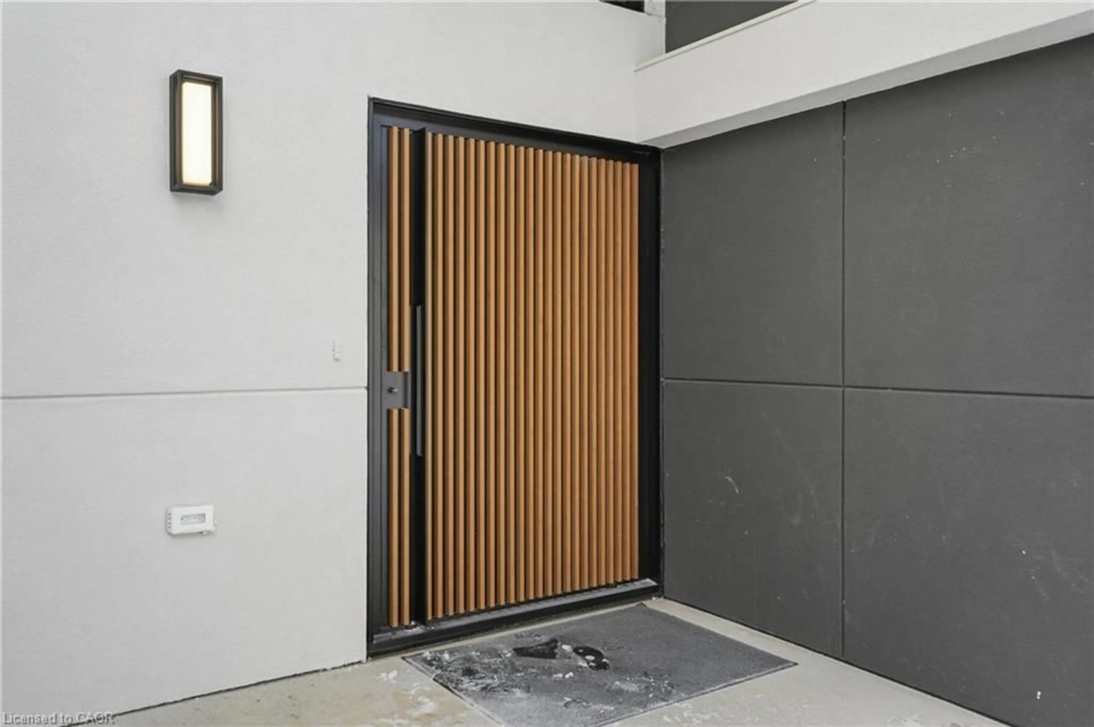 Indoor foyer for 36 Windermere Rd, Hamilton Ontario L8E 5G5