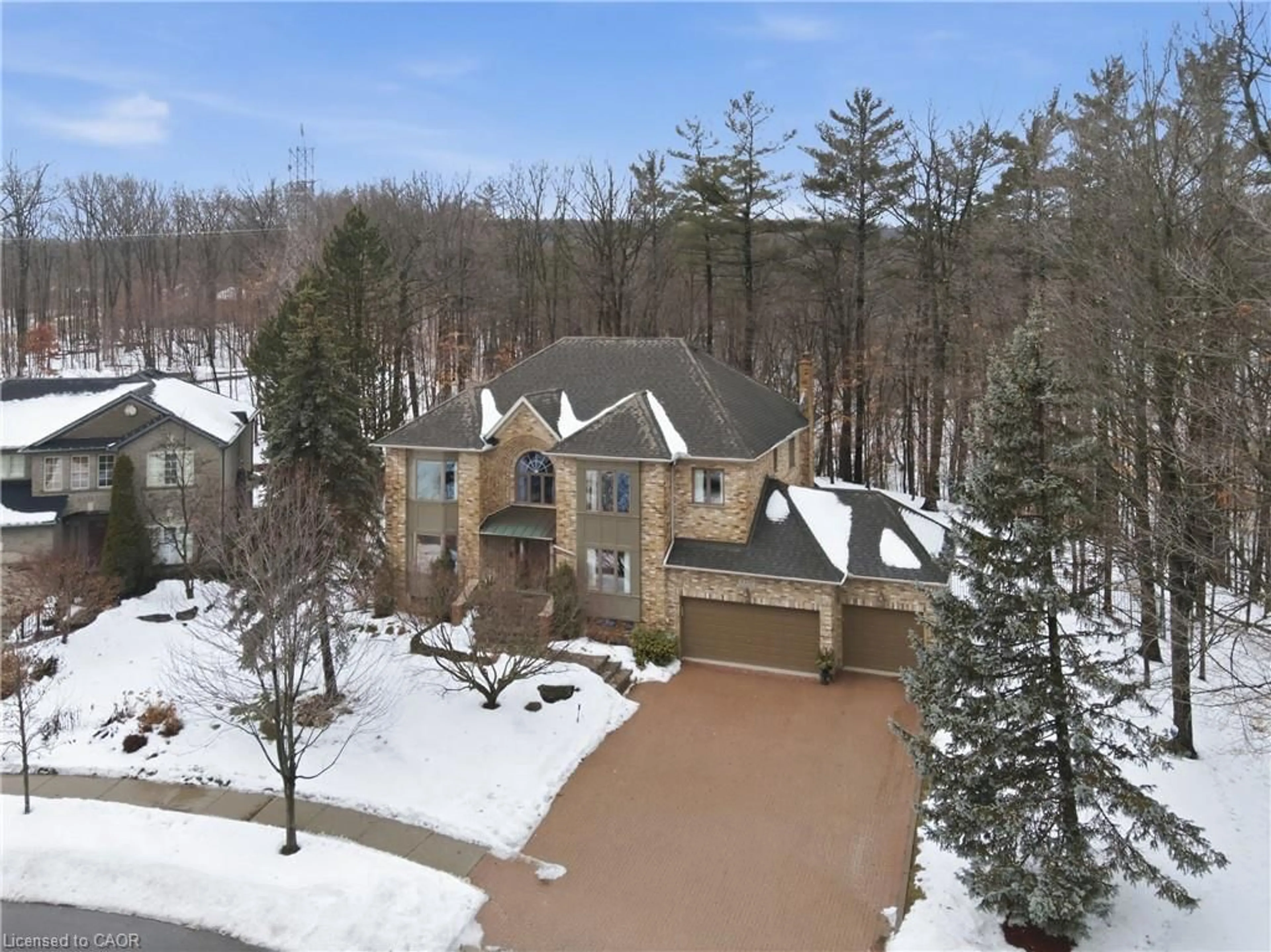 A pic from outside/outdoor area/front of a property/back of a property/a pic from drone, unknown for 1121 Forestvale Dr, Burlington Ontario L7P 4W3