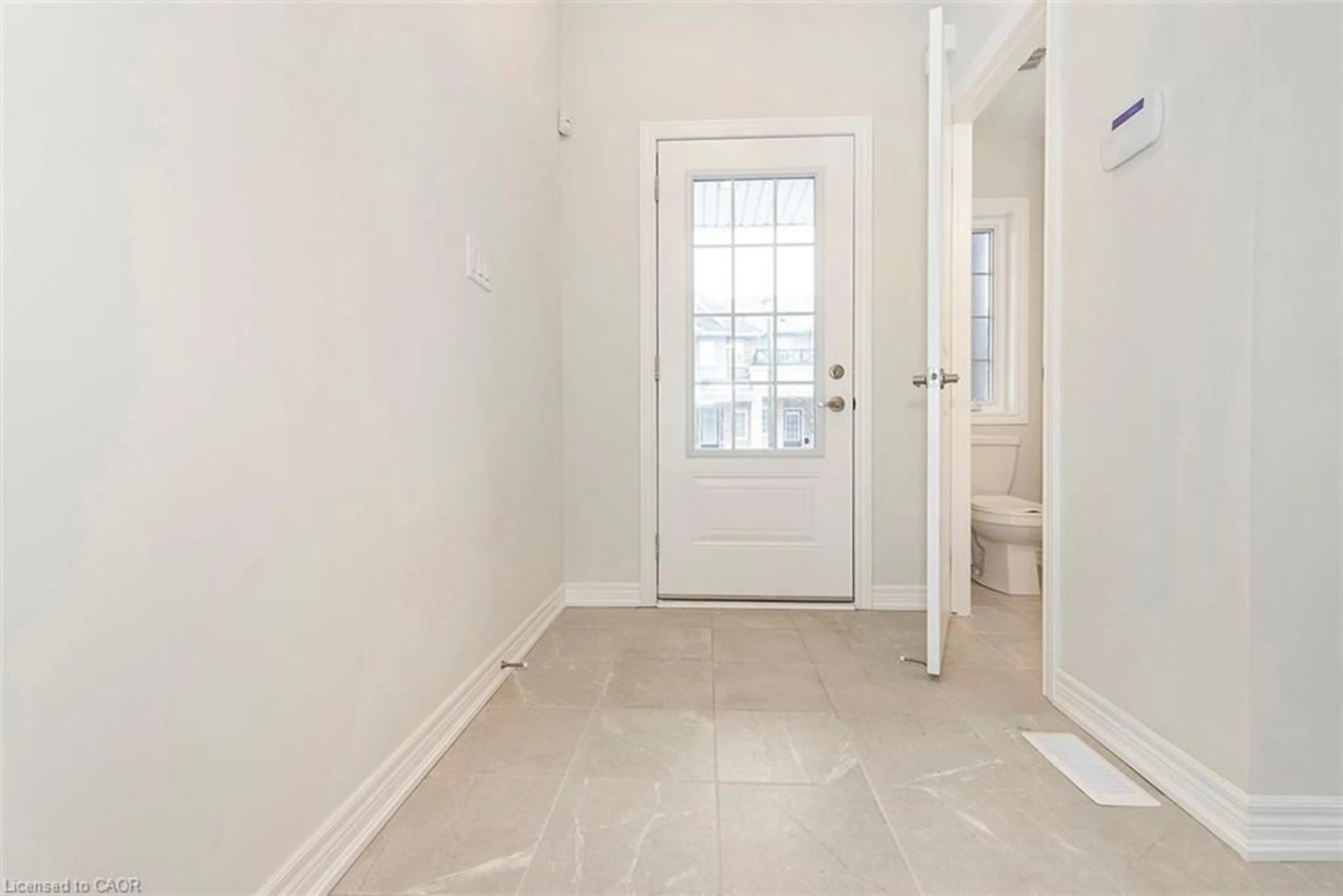 Indoor entryway for 3 Linden Park Lane, Hamilton Ontario L9A 1Y1