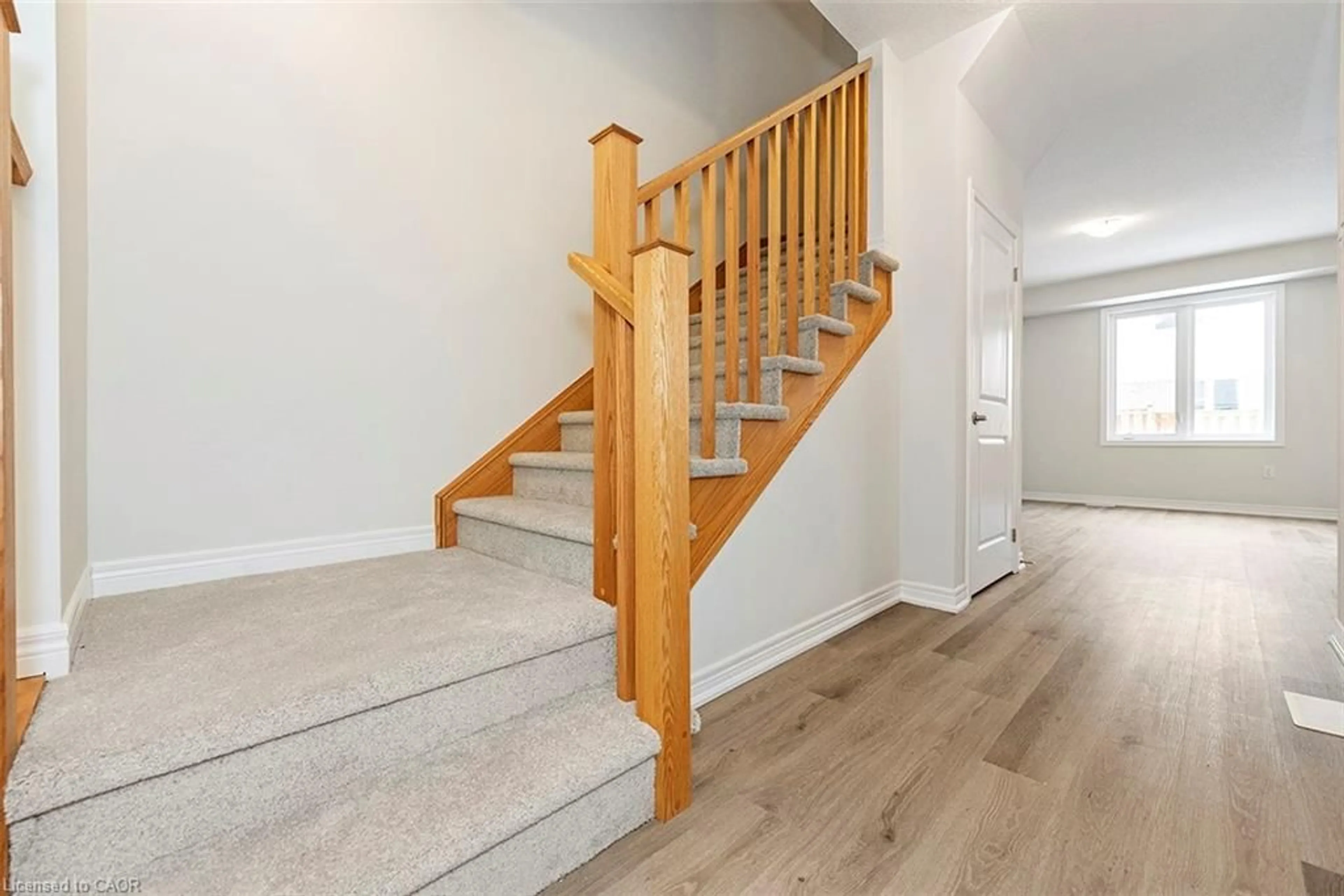 Stairs for 3 Linden Park Lane, Hamilton Ontario L9A 1Y1