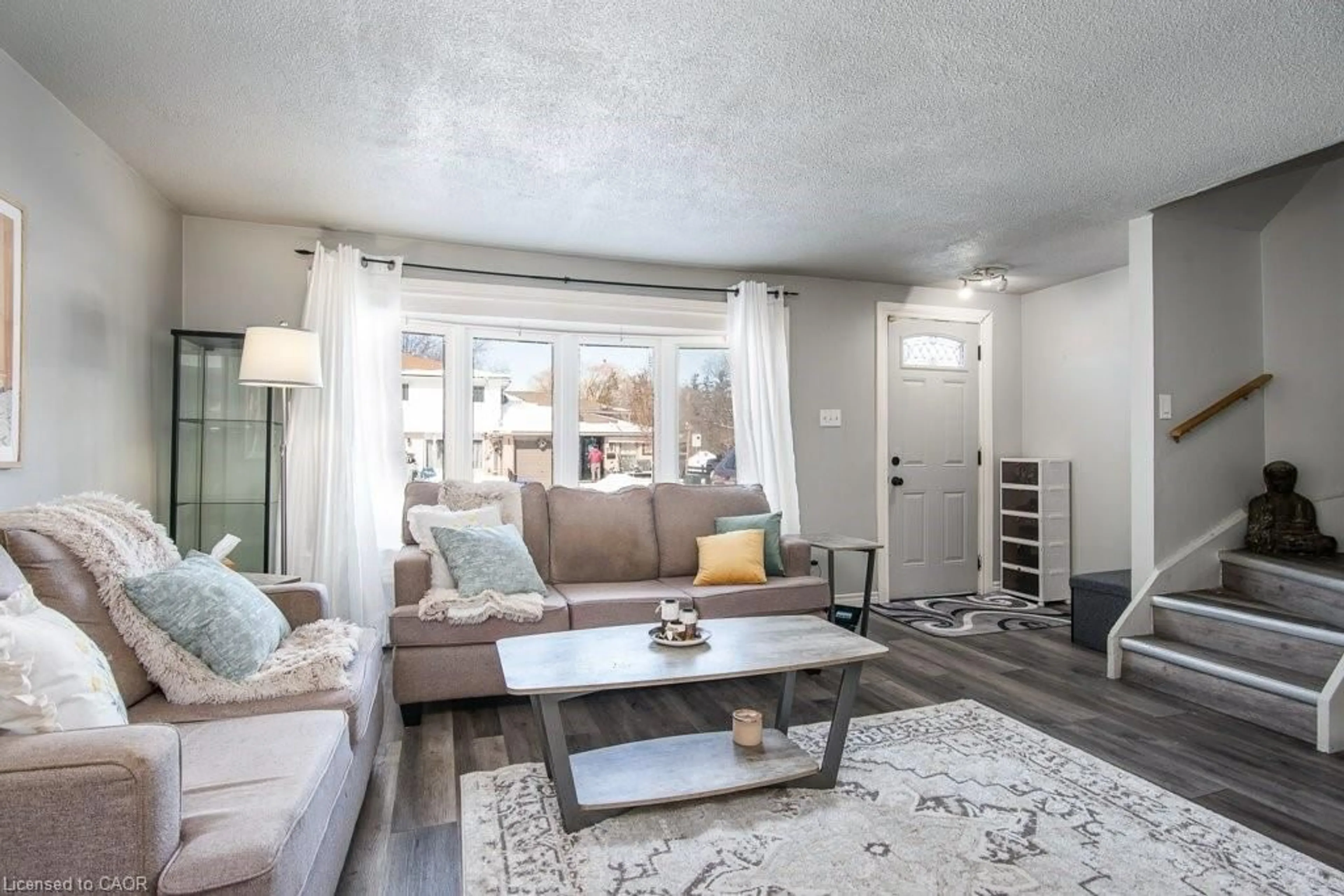 Living room with furniture, unknown for 696 Parkview Cres, Cambridge Ontario N3H 4X7