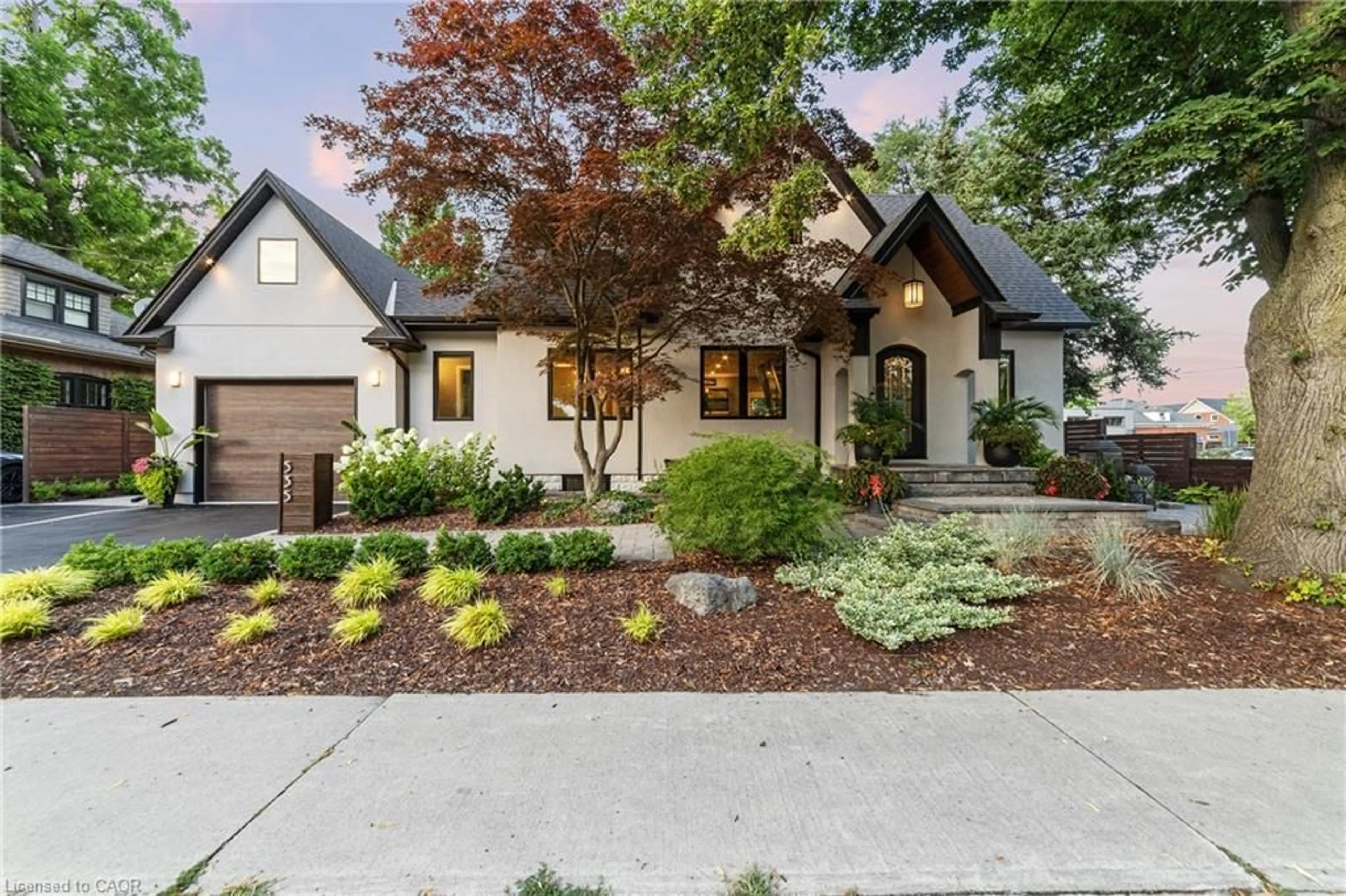 Home with brick exterior material, street for 535 Locust St, Burlington Ontario L7S 1V4