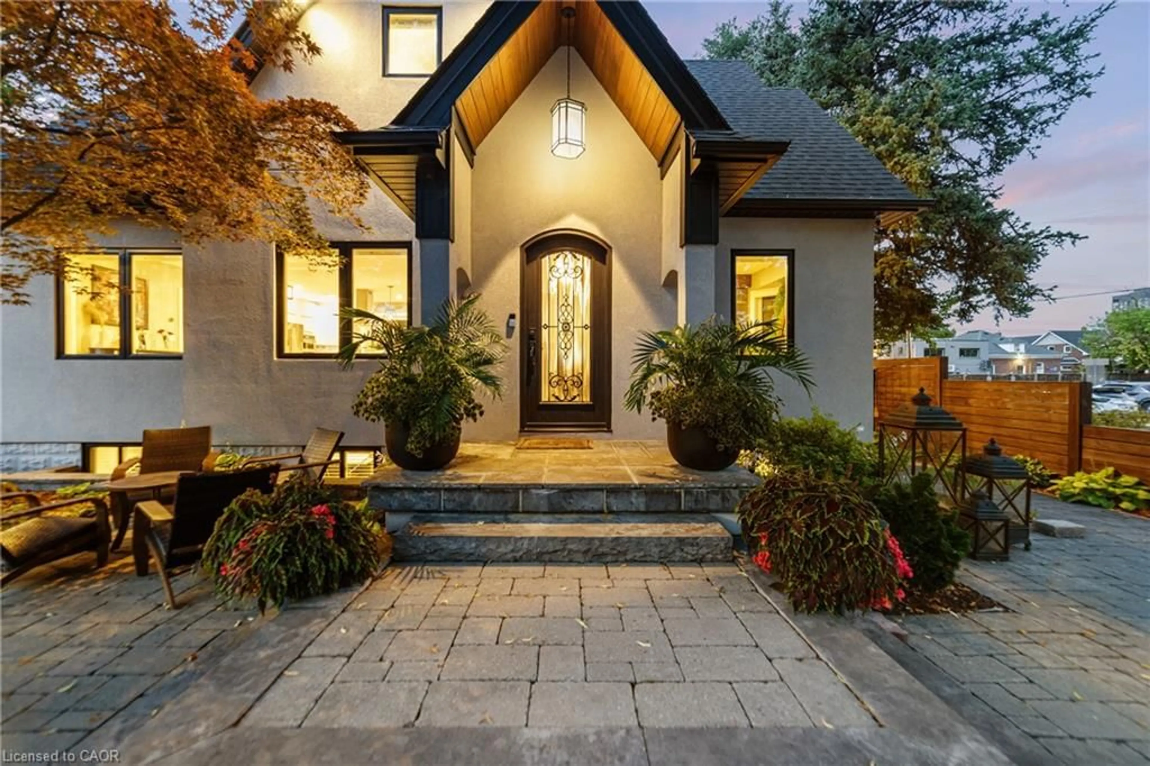 Unknown for 535 Locust St, Burlington Ontario L7S 1V4