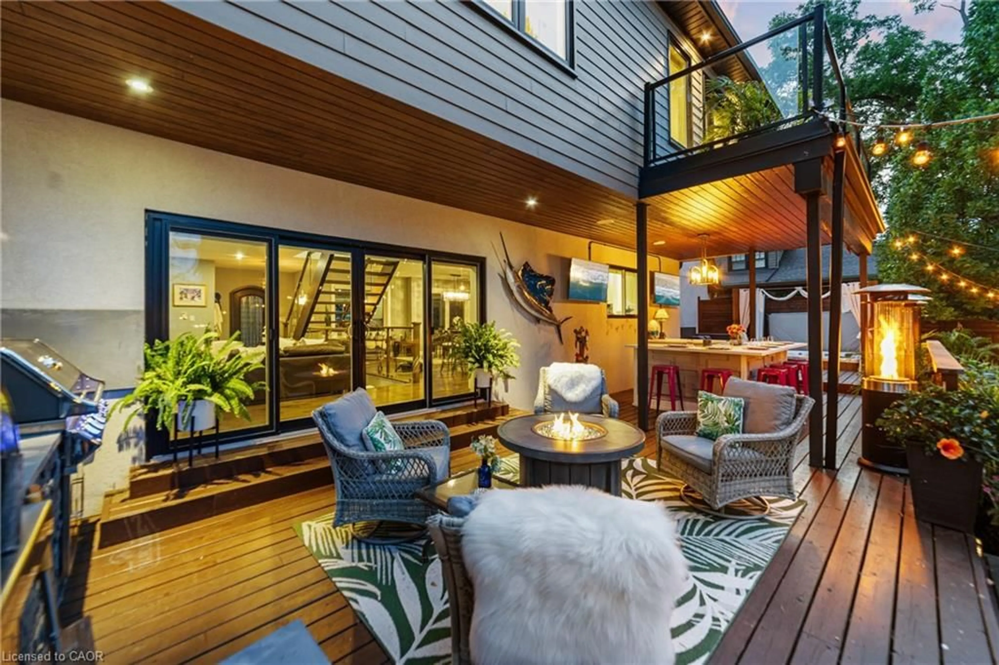 Patio, street for 535 Locust St, Burlington Ontario L7S 1V4