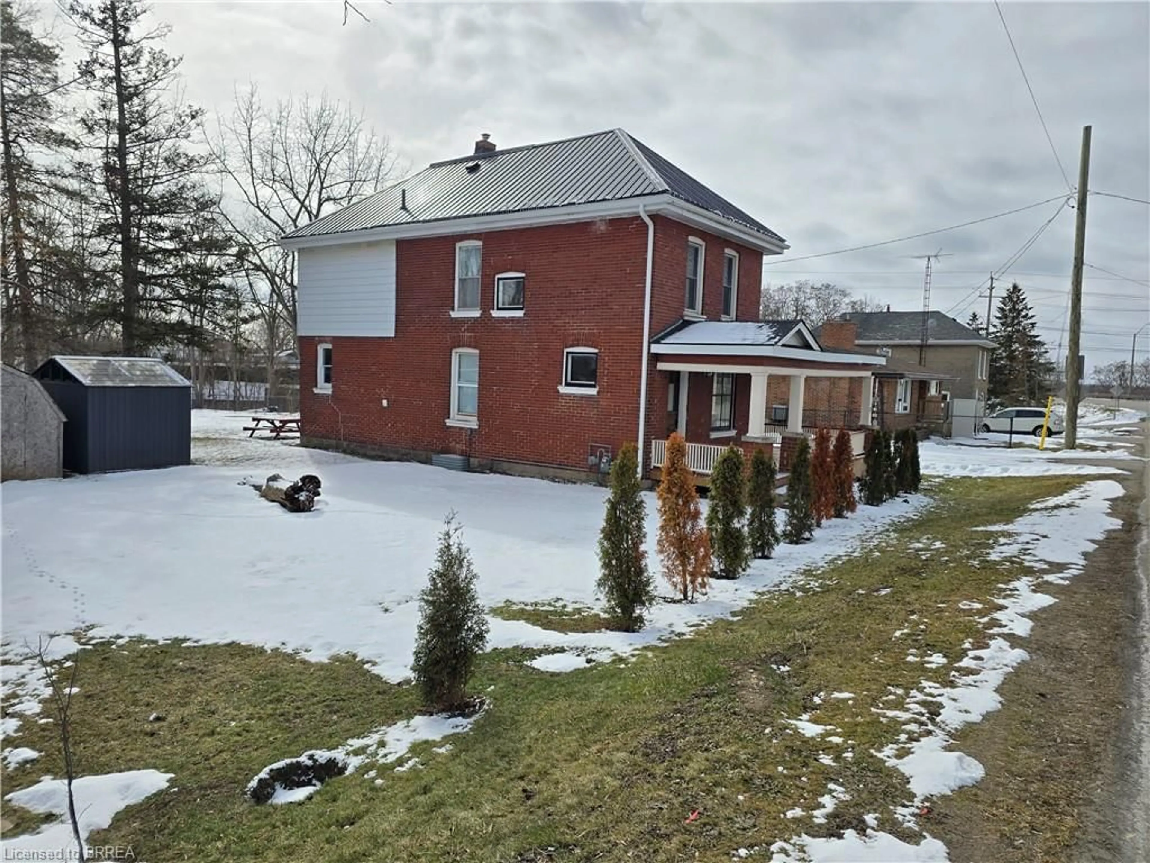 A pic from outside/outdoor area/front of a property/back of a property/a pic from drone, street for 21 Johnson Rd, Brantford Ontario N3S 7E8