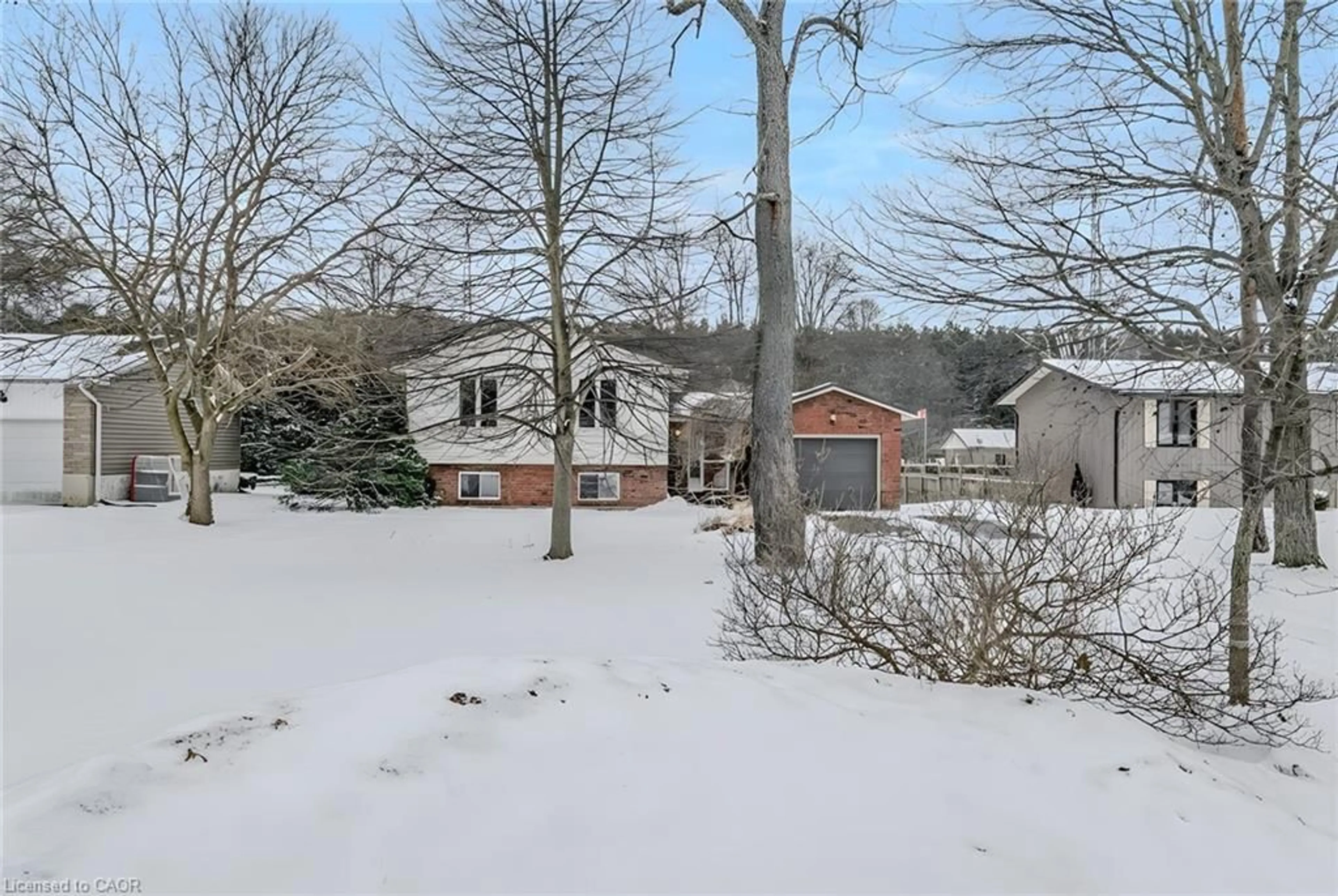 A pic from outside/outdoor area/front of a property/back of a property/a pic from drone, unknown for 13 Ridgeway Ave, Simcoe Ontario N3Y 4J9