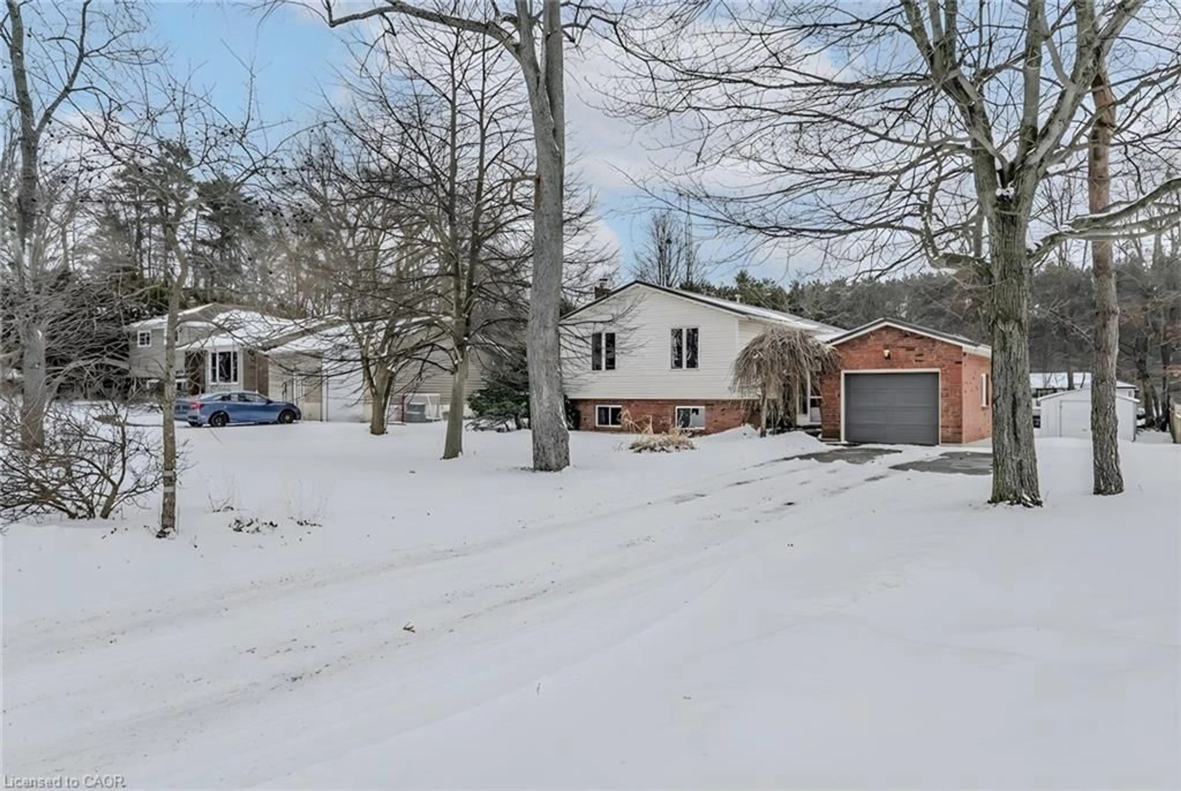 A pic from outside/outdoor area/front of a property/back of a property/a pic from drone, street for 13 Ridgeway Ave, Simcoe Ontario N3Y 4J9