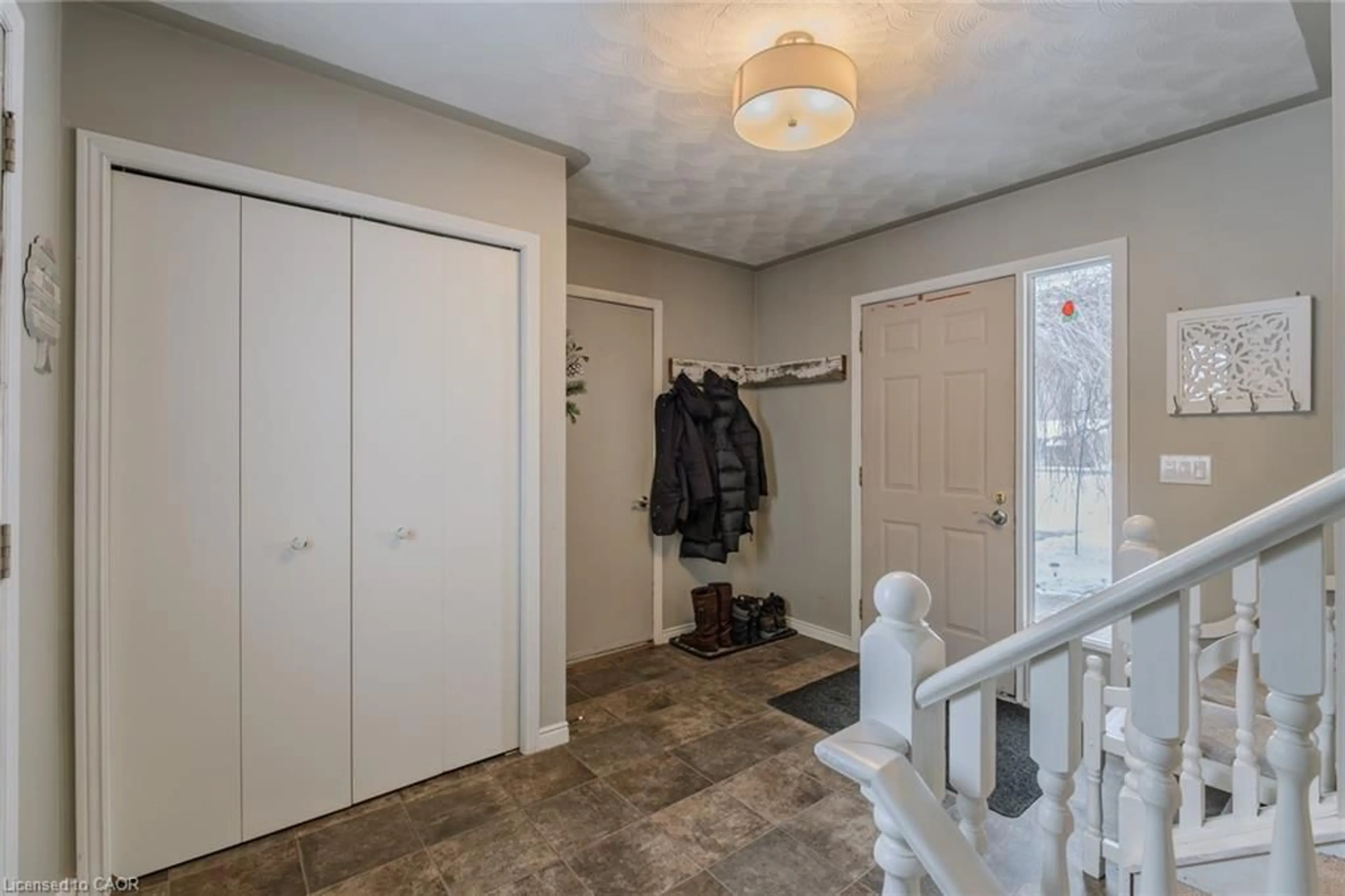 Indoor entryway for 13 Ridgeway Ave, Simcoe Ontario N3Y 4J9