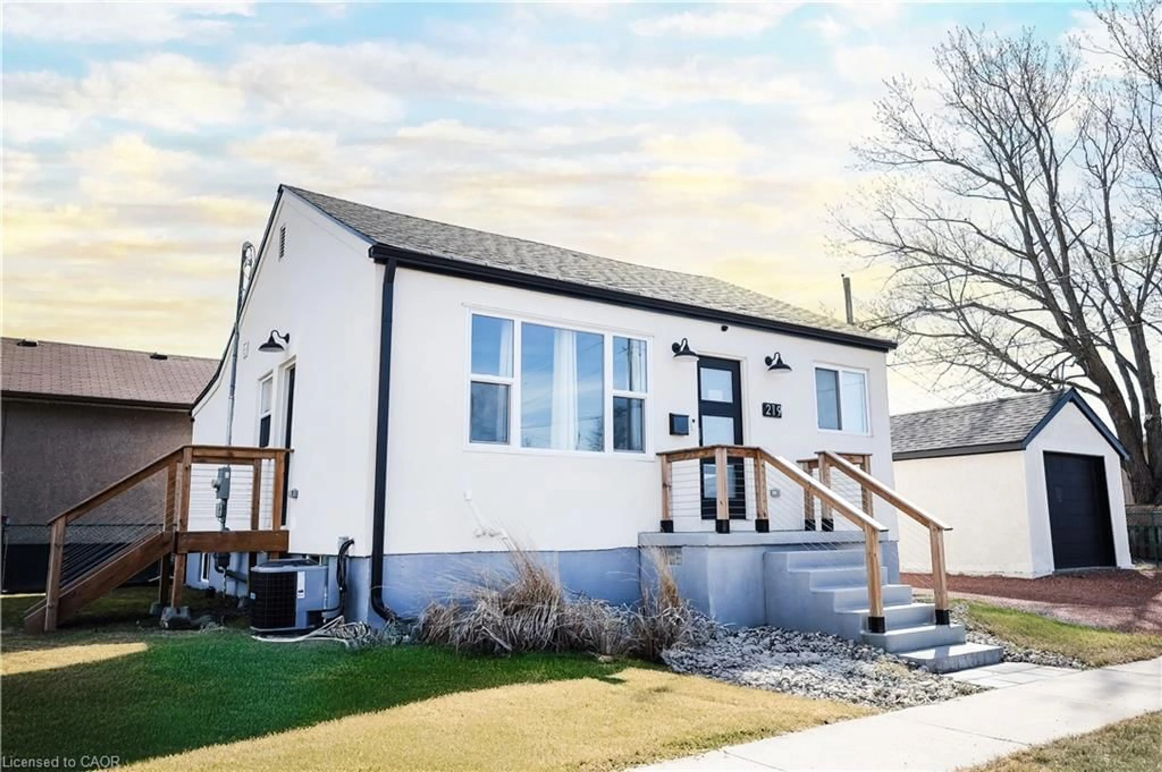 Home with vinyl exterior material, street for 219 Macinnis St, Welland Ontario L3B 2H3