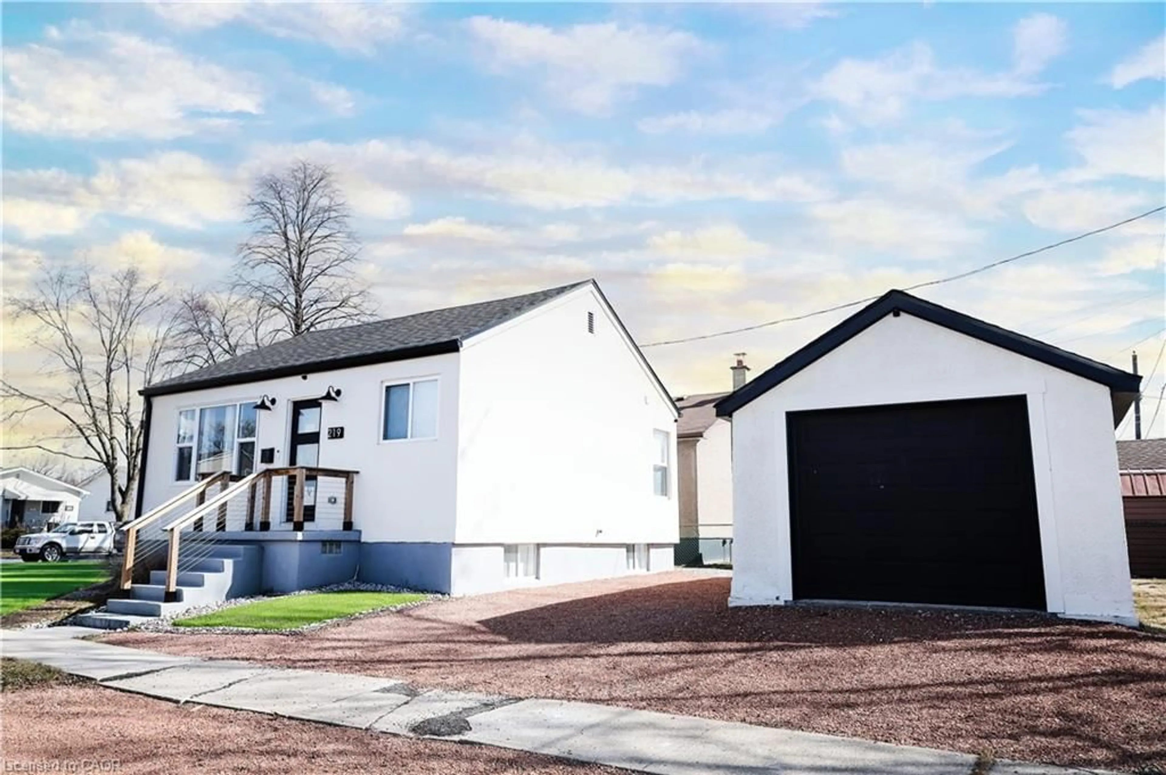 A pic from outside/outdoor area/front of a property/back of a property/a pic from drone, unknown for 219 Macinnis St, Welland Ontario L3B 2H3