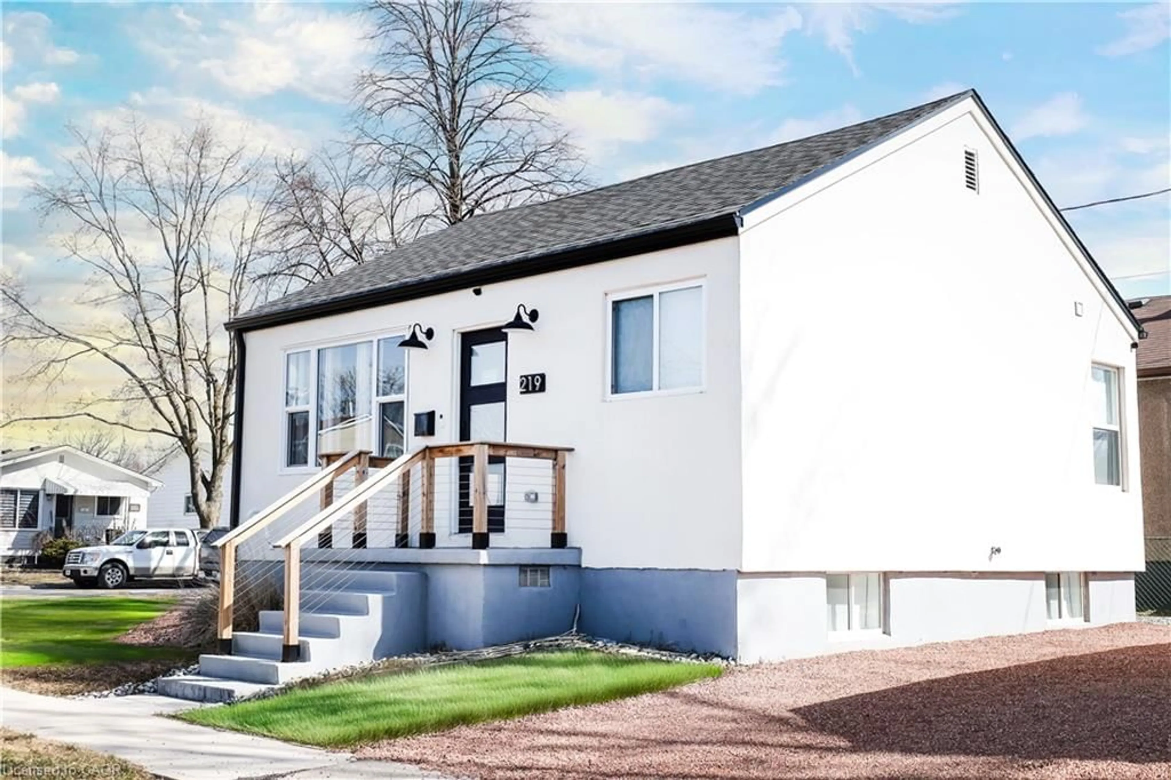 Unknown for 219 Macinnis St, Welland Ontario L3B 2H3