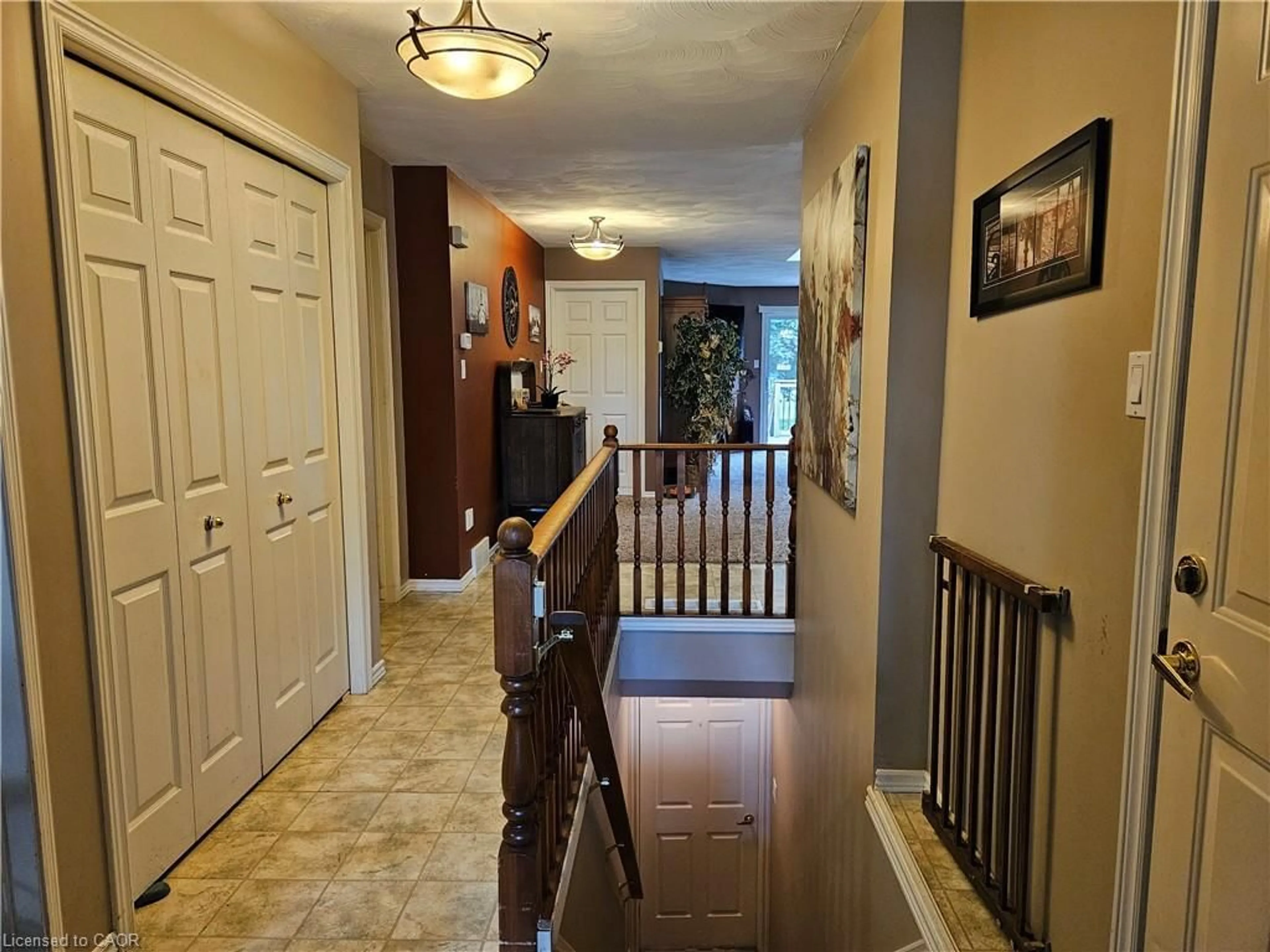 Indoor foyer for 74 Wilson Ave #7, Delhi Ontario N4B 3E7
