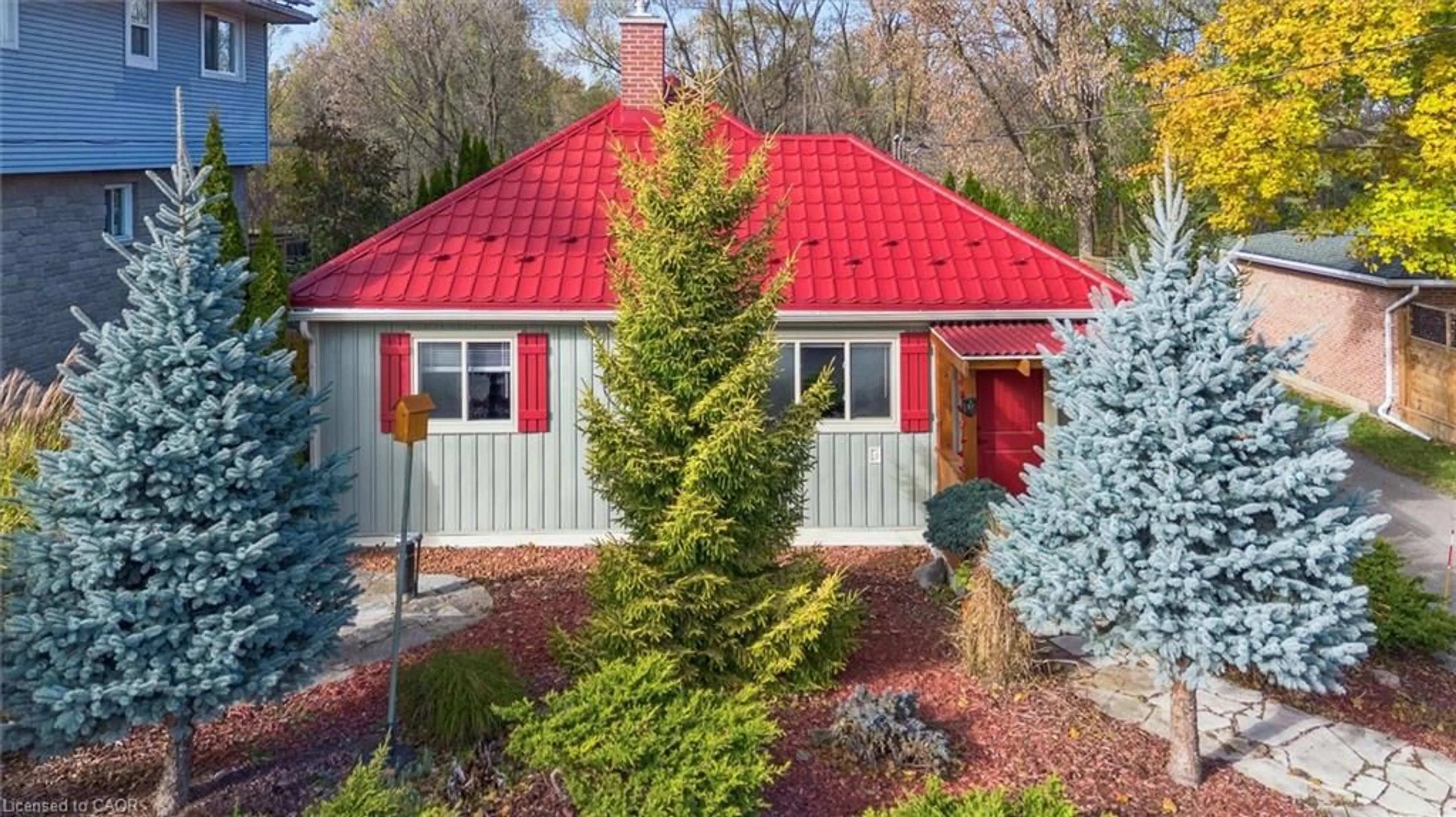 Home with vinyl exterior material, unknown for 32 Holly Trail, Puslinch Ontario N3C 2V4