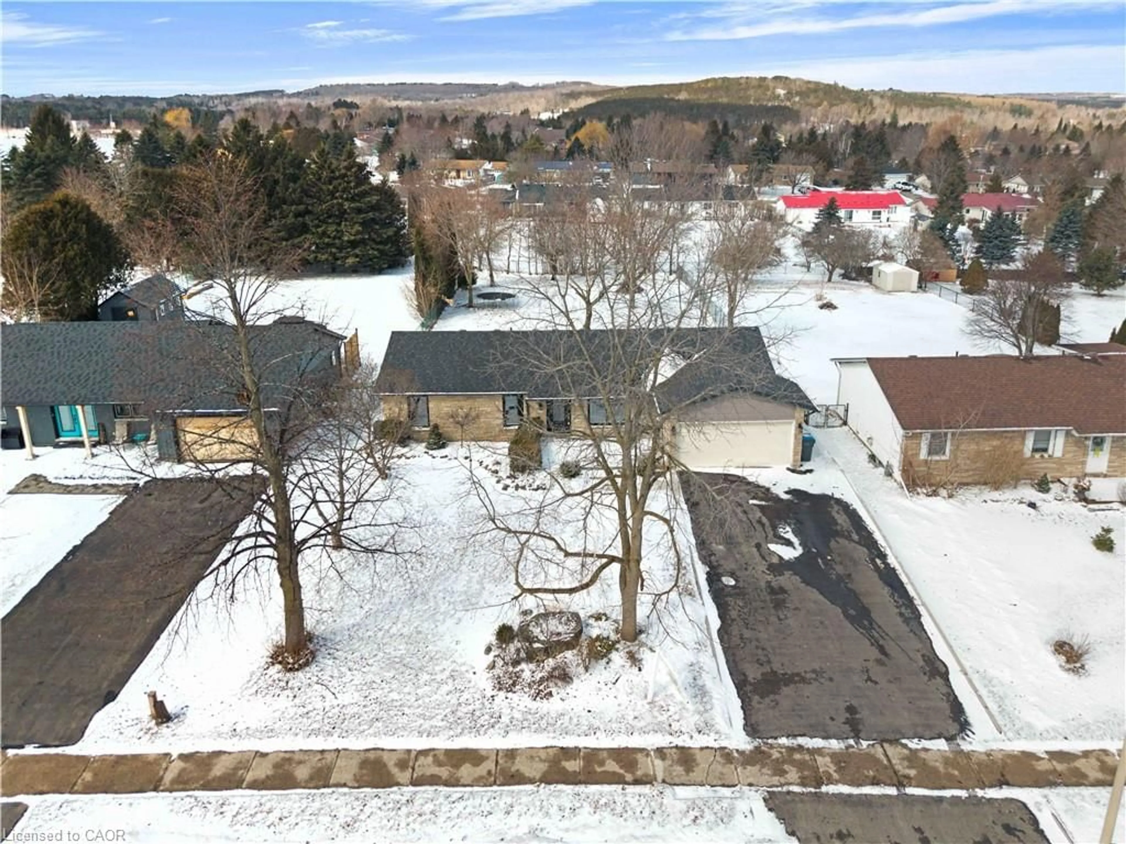A pic from outside/outdoor area/front of a property/back of a property/a pic from drone, street for 44 Mcclellan Rd, Alton Ontario L7K 0C8