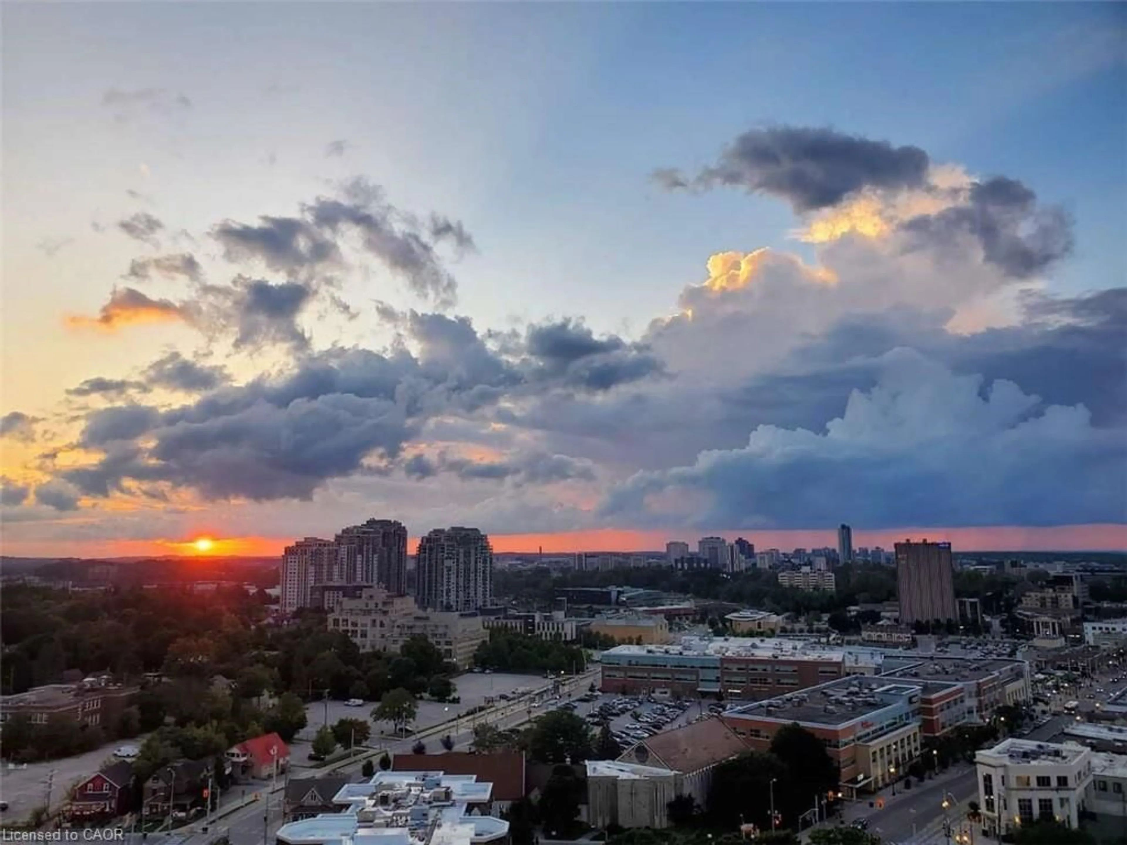 Blurry image for 181 King St #1509, Waterloo Ontario N2J 0E7