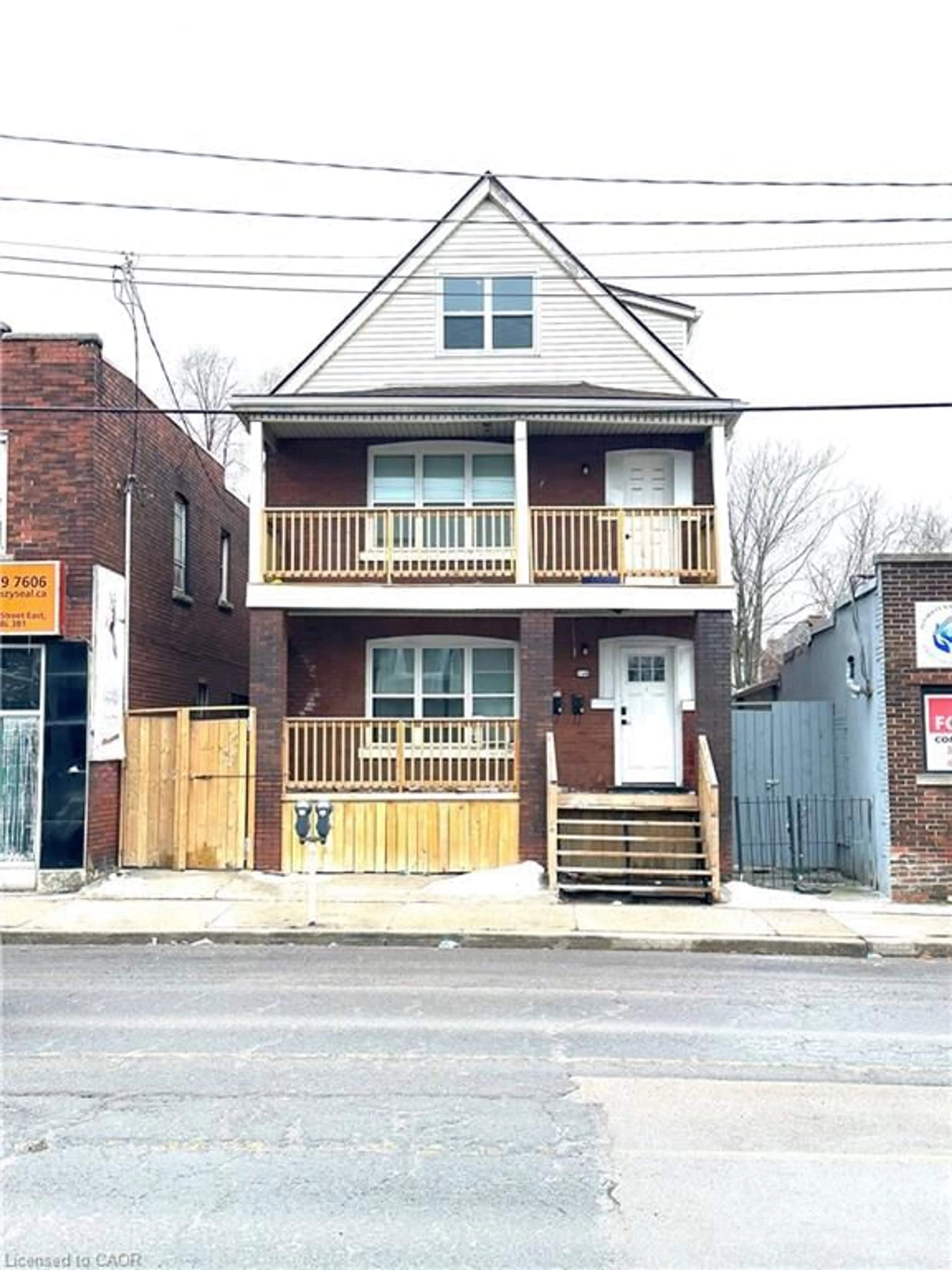 Home with brick exterior material, street for 748 Barton St, Hamilton Ontario L8L 3B1