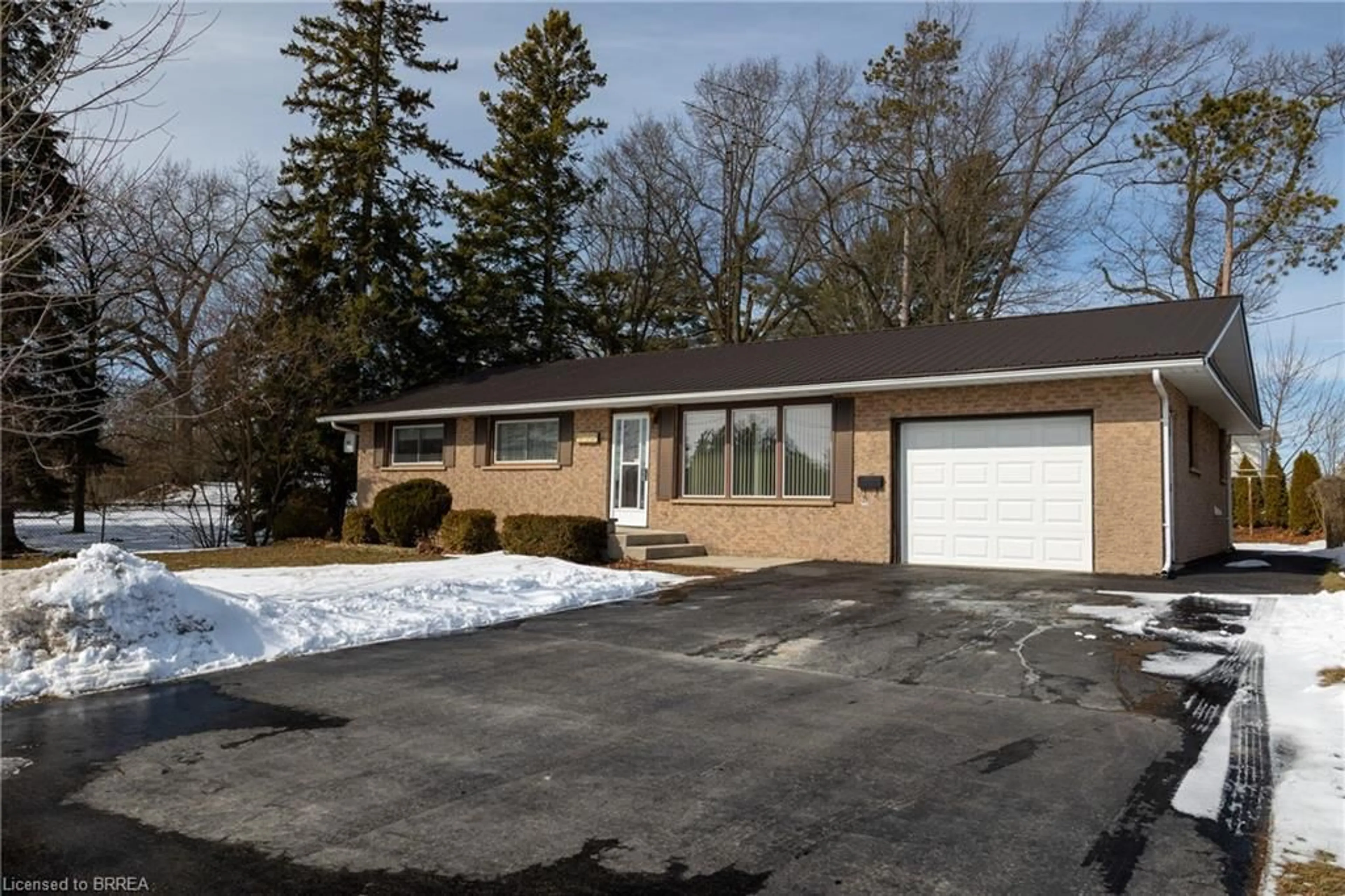 Home with brick exterior material, street for 209 Argyle Ave, Delhi Ontario N4B 1J8