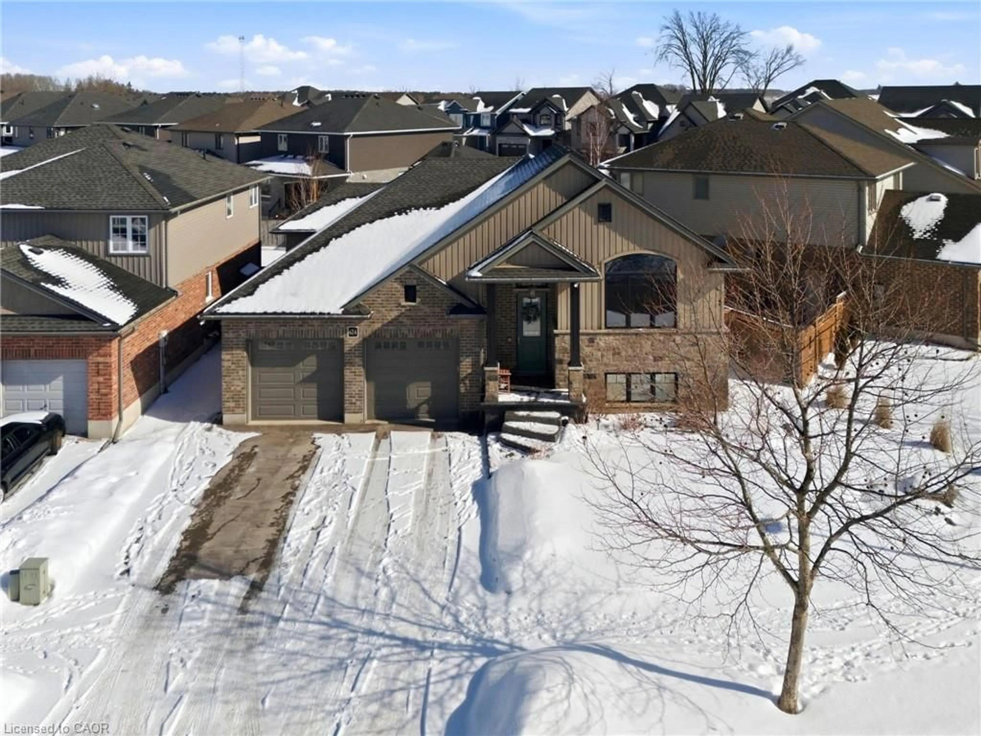 A pic from outside/outdoor area/front of a property/back of a property/a pic from drone, unknown for 624 Halifax Rd, Woodstock Ontario N4T 0E8