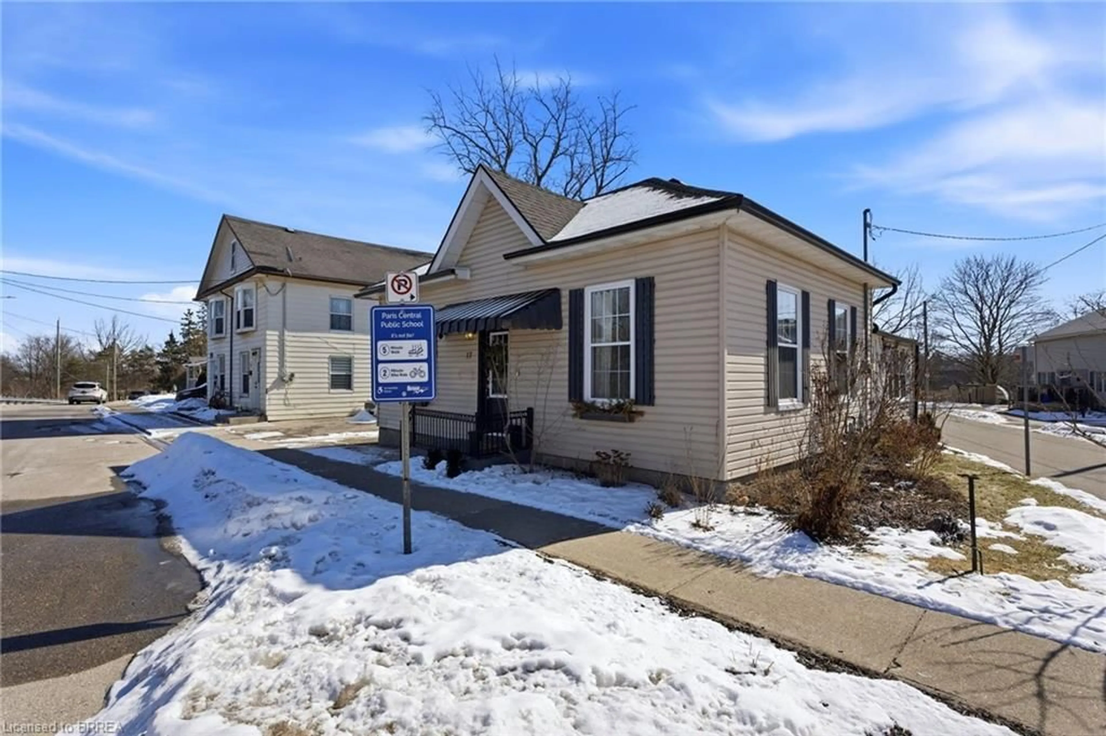 Unknown for 17 Helen St, Paris Ontario N3L 1P1