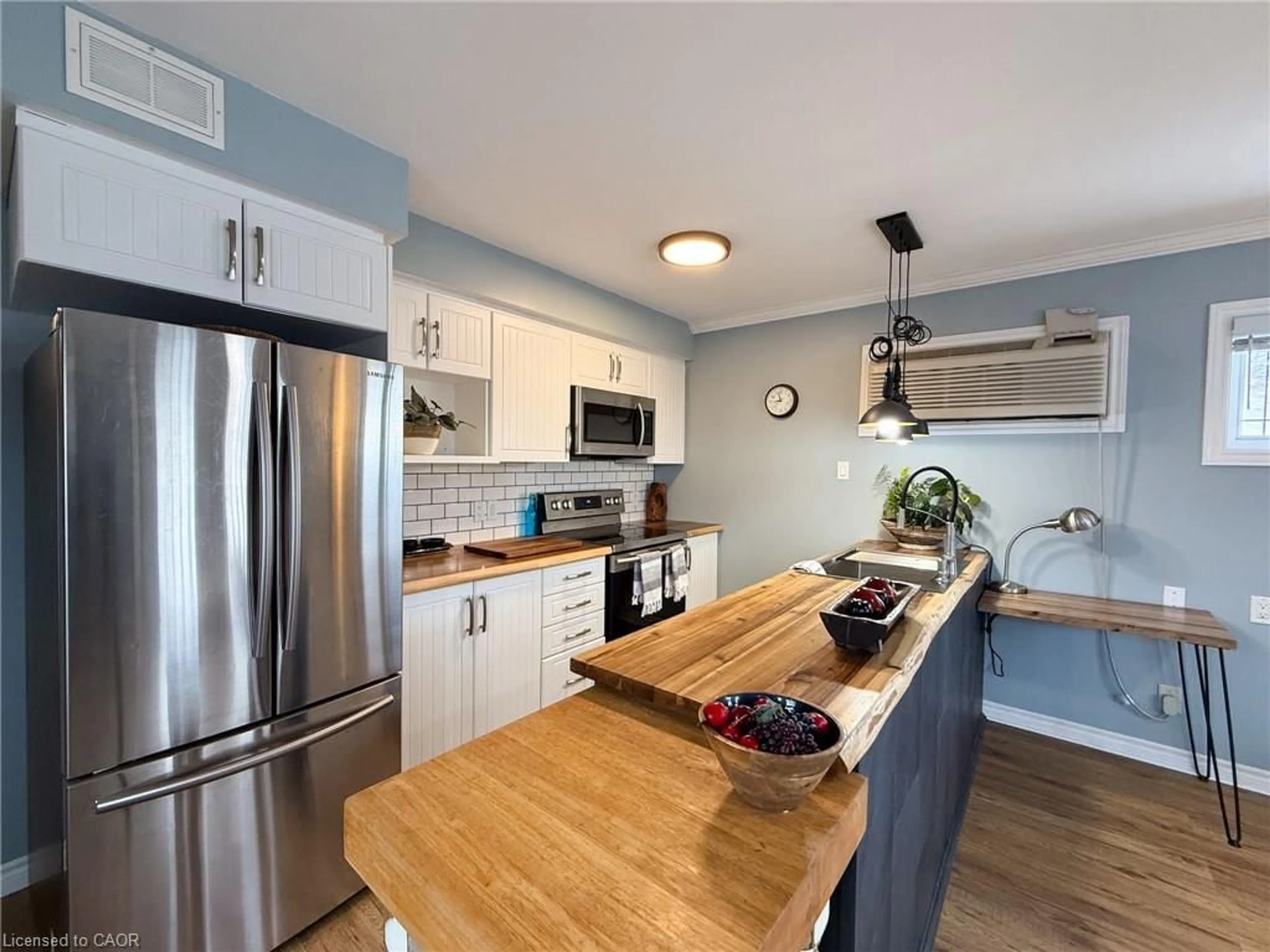 Open concept kitchen, wood/laminate floor for 2017 Erie St, Port Dover Ontario N0A 1N7