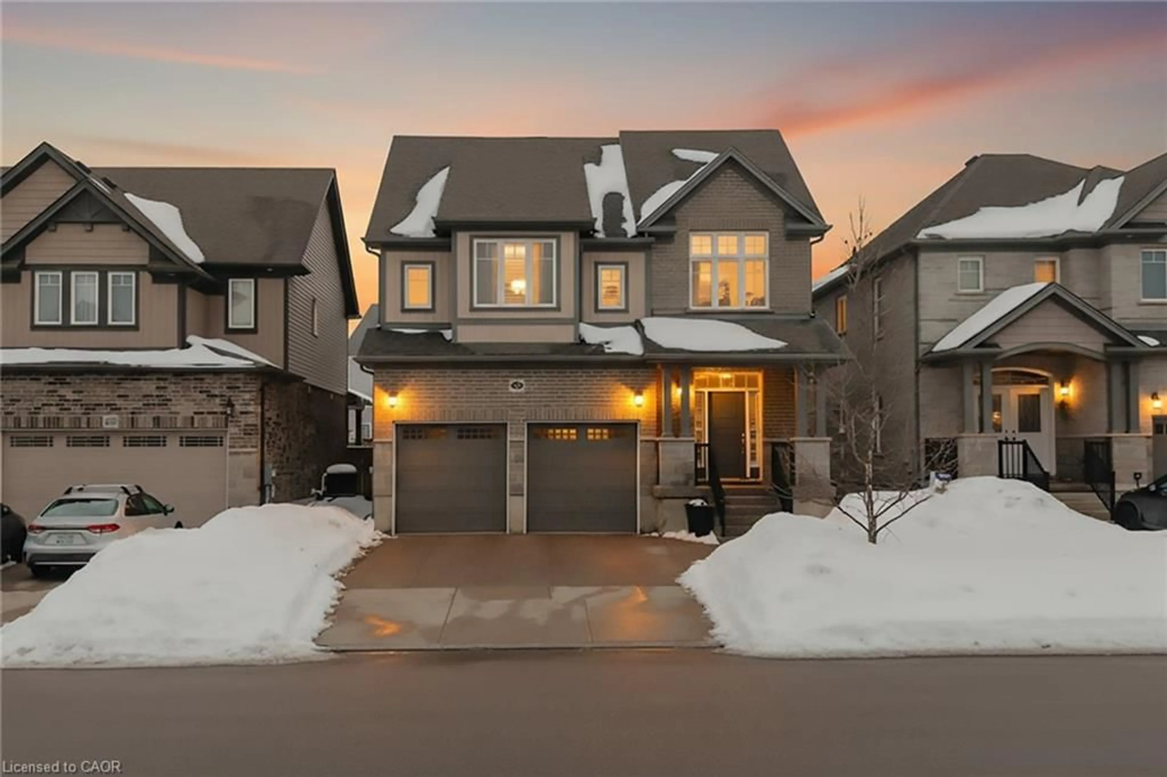 A pic from outside/outdoor area/front of a property/back of a property/a pic from drone, street for 297 Thomas Slee Dr, Kitchener Ontario N2P 0B7